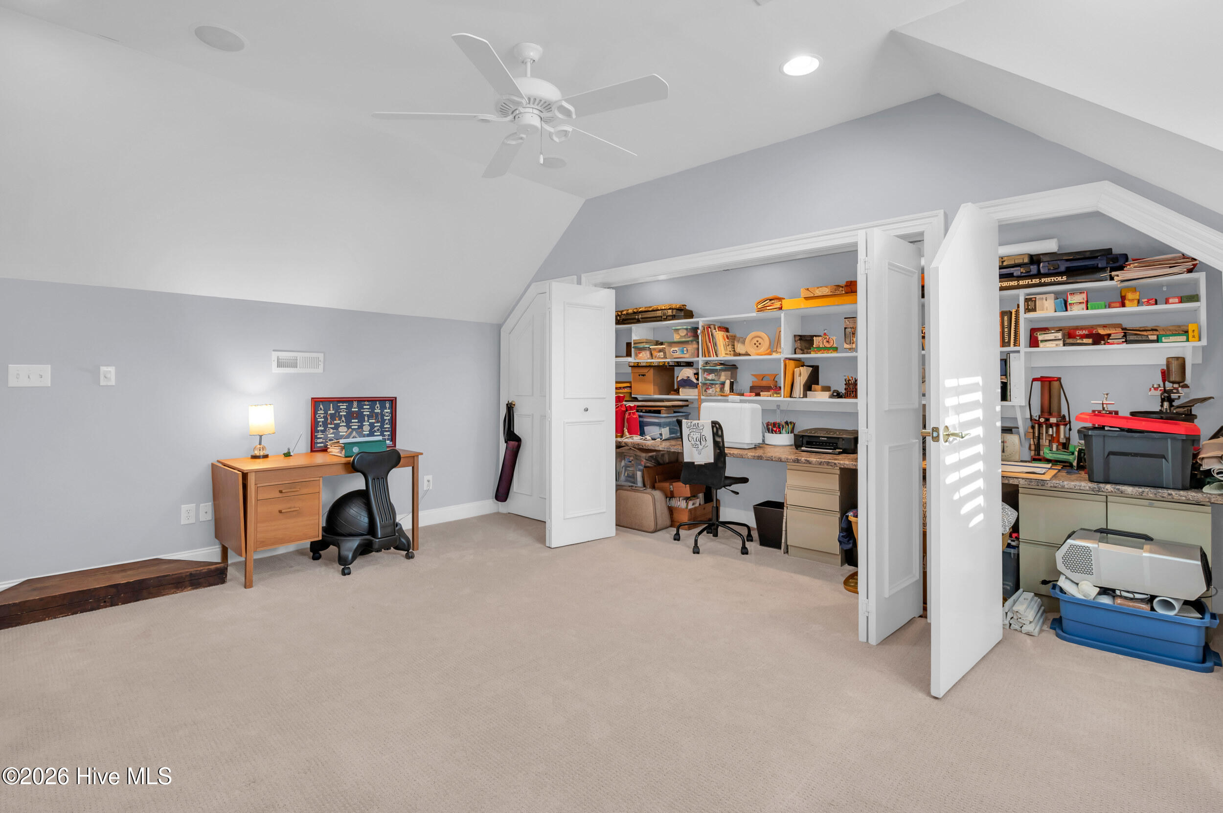 100547693 | Photo 32