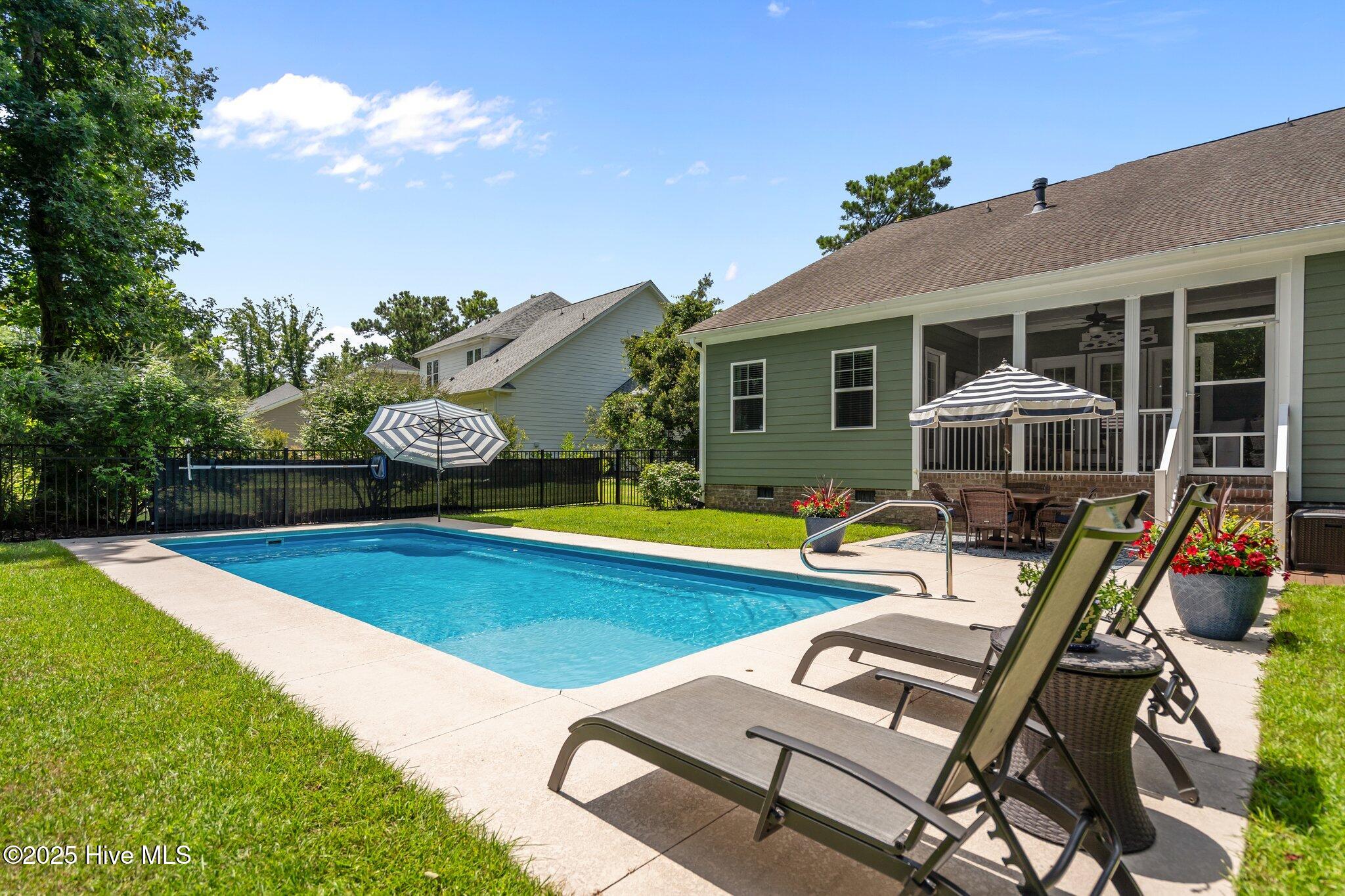 100518036 | Photo 35