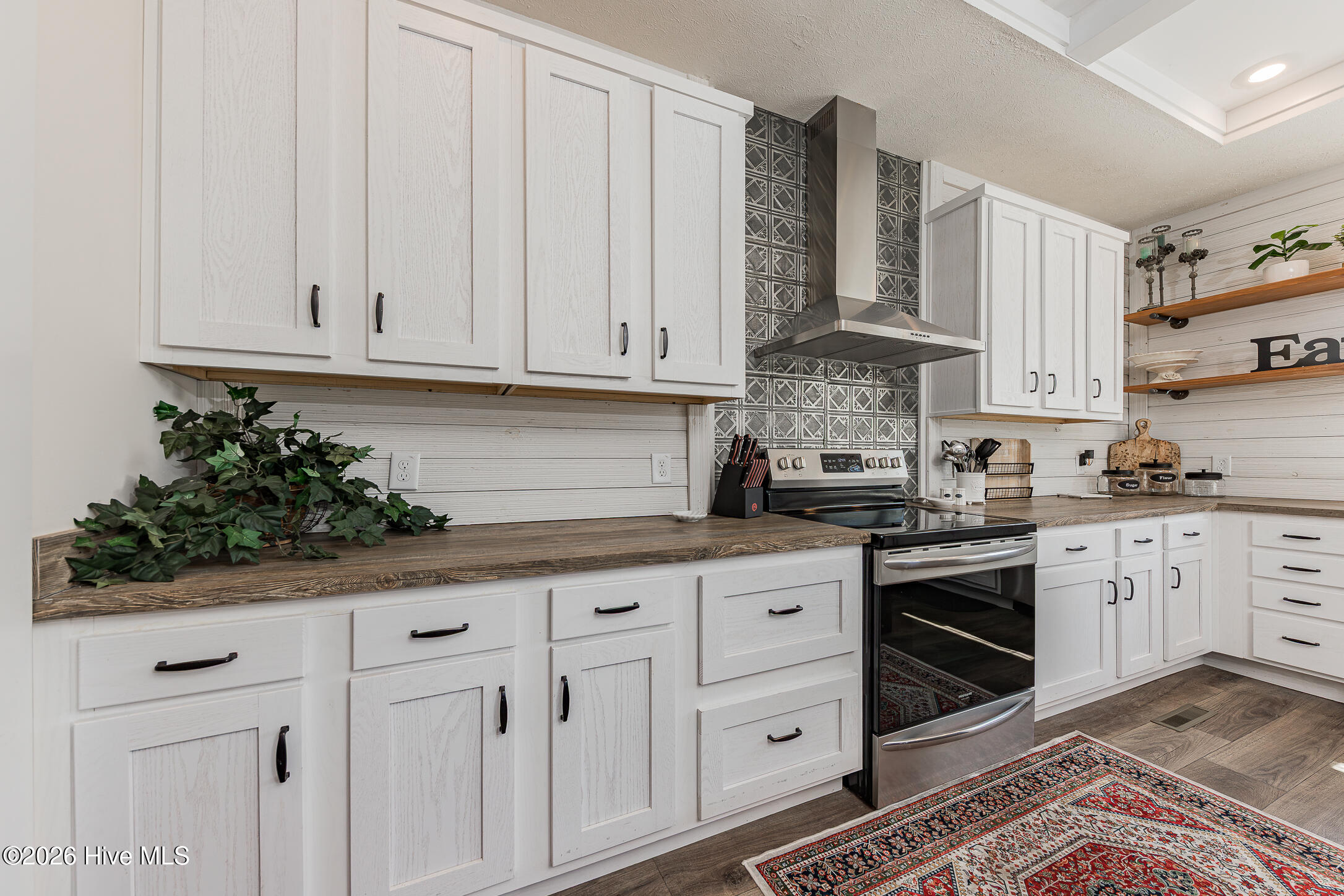 100563969 | Photo 18