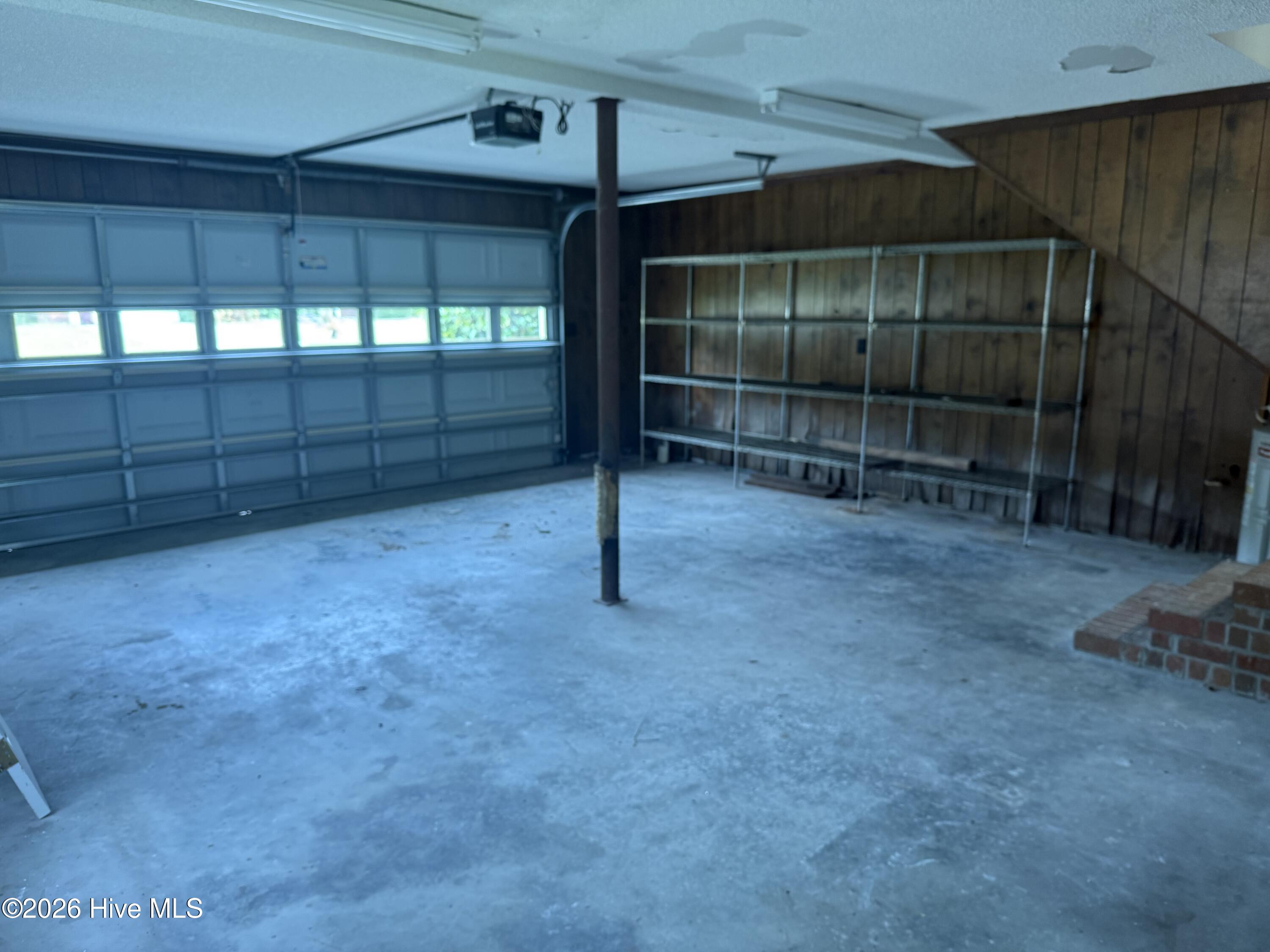 100570594 | Photo 11