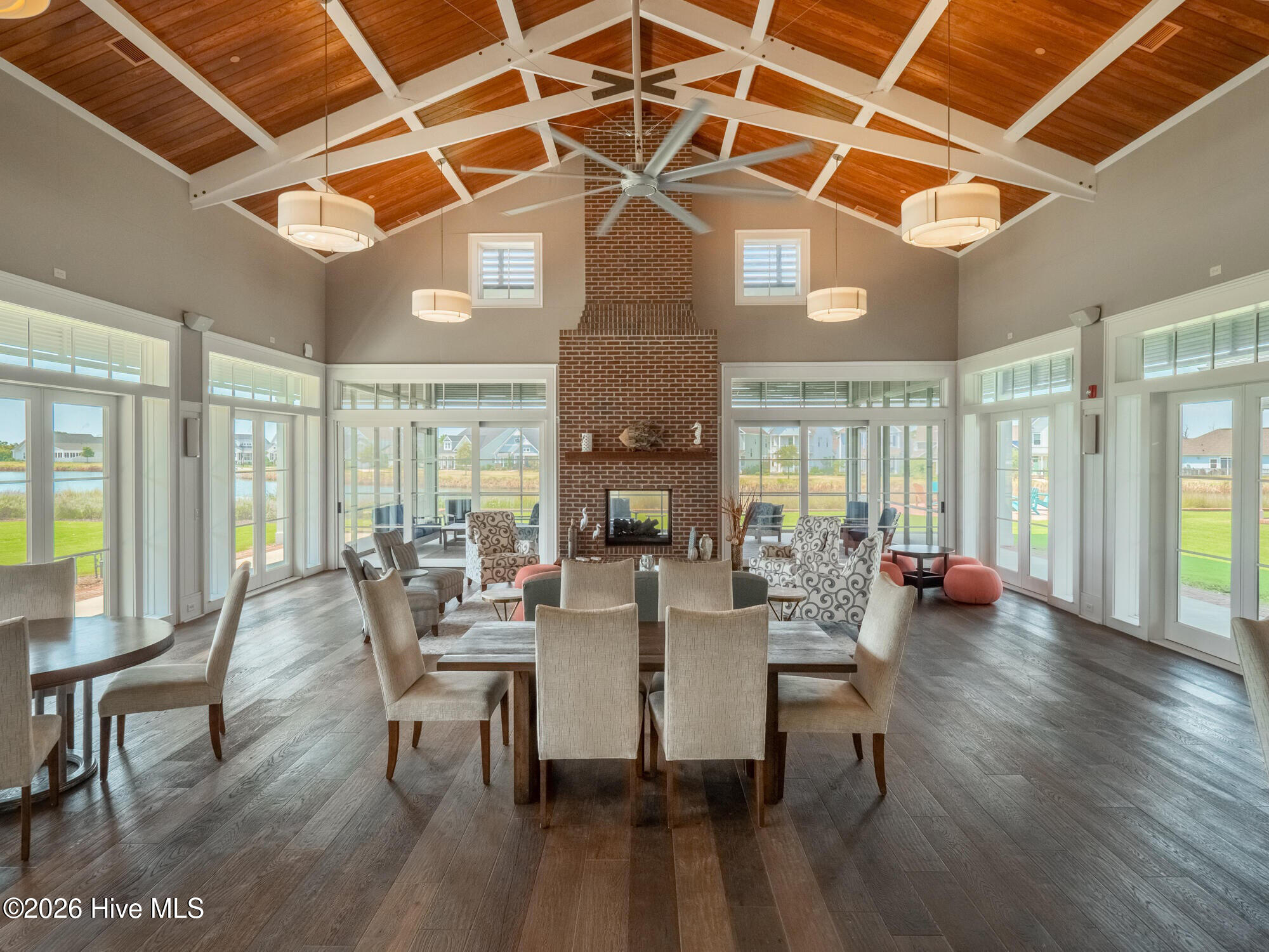 100556500 | Photo 50