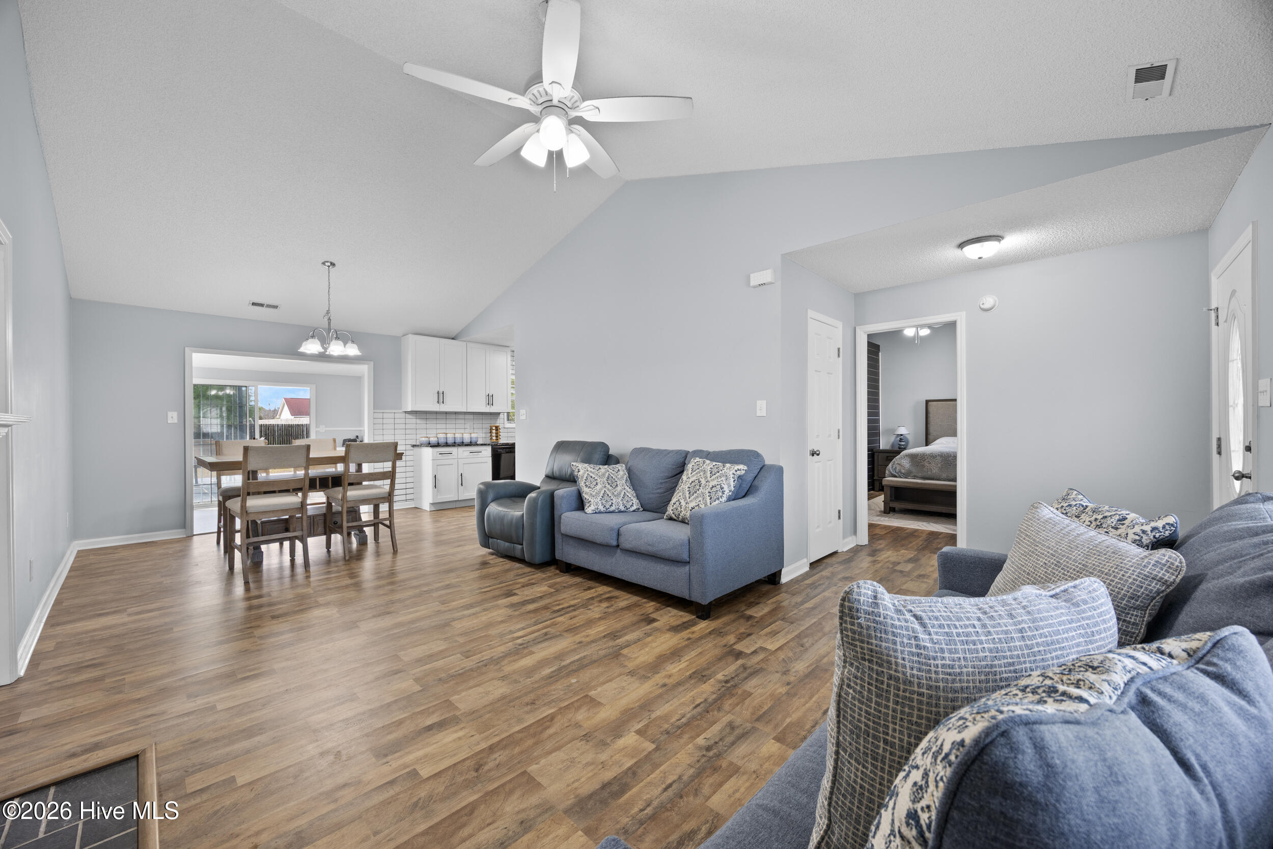 100566189 | Photo 10