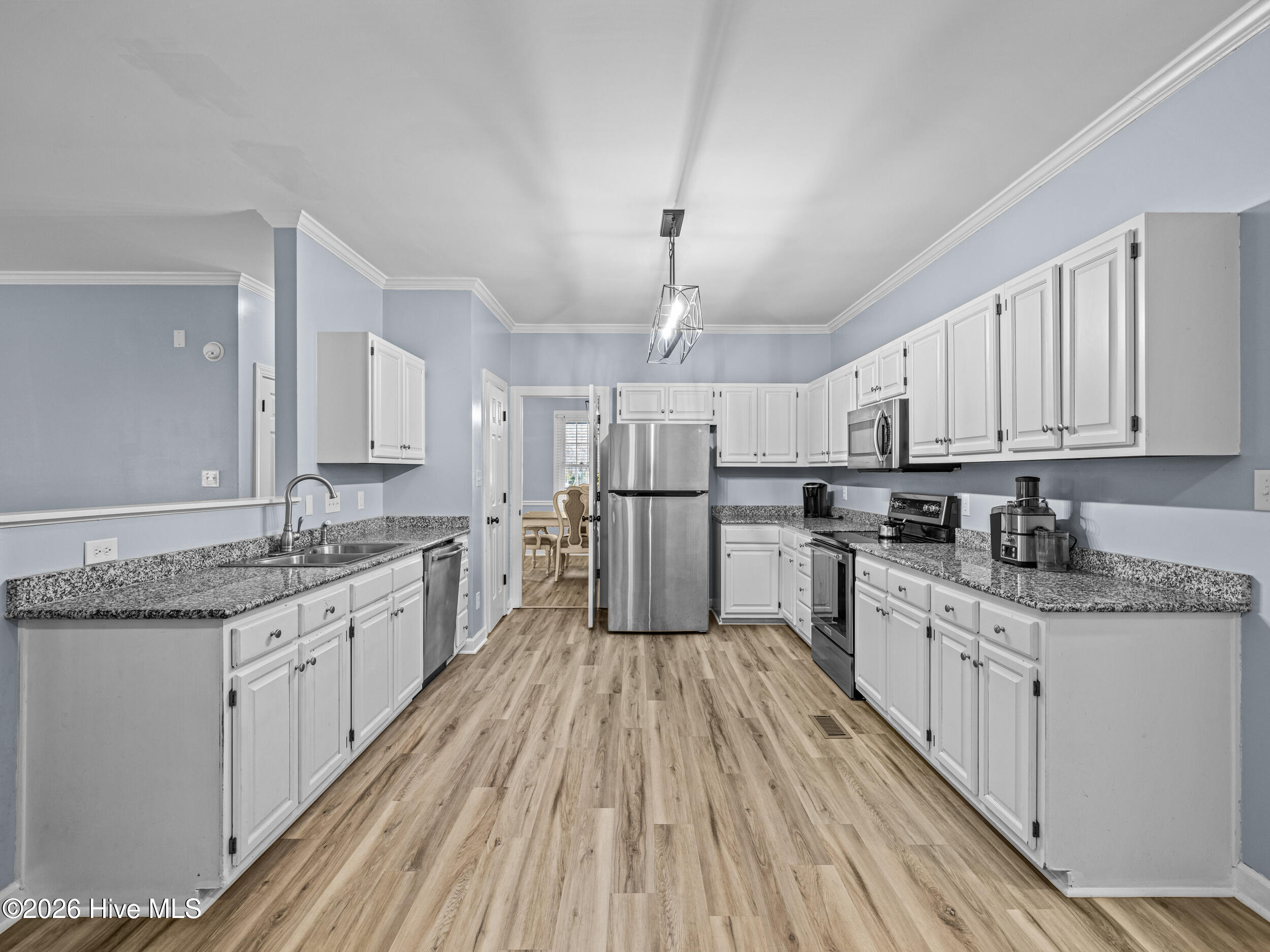 100555942 | Photo 13