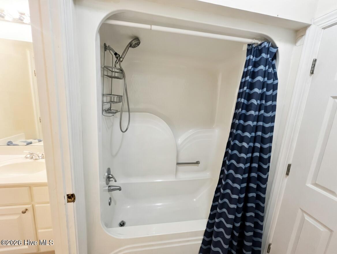 100563366 | Photo 21