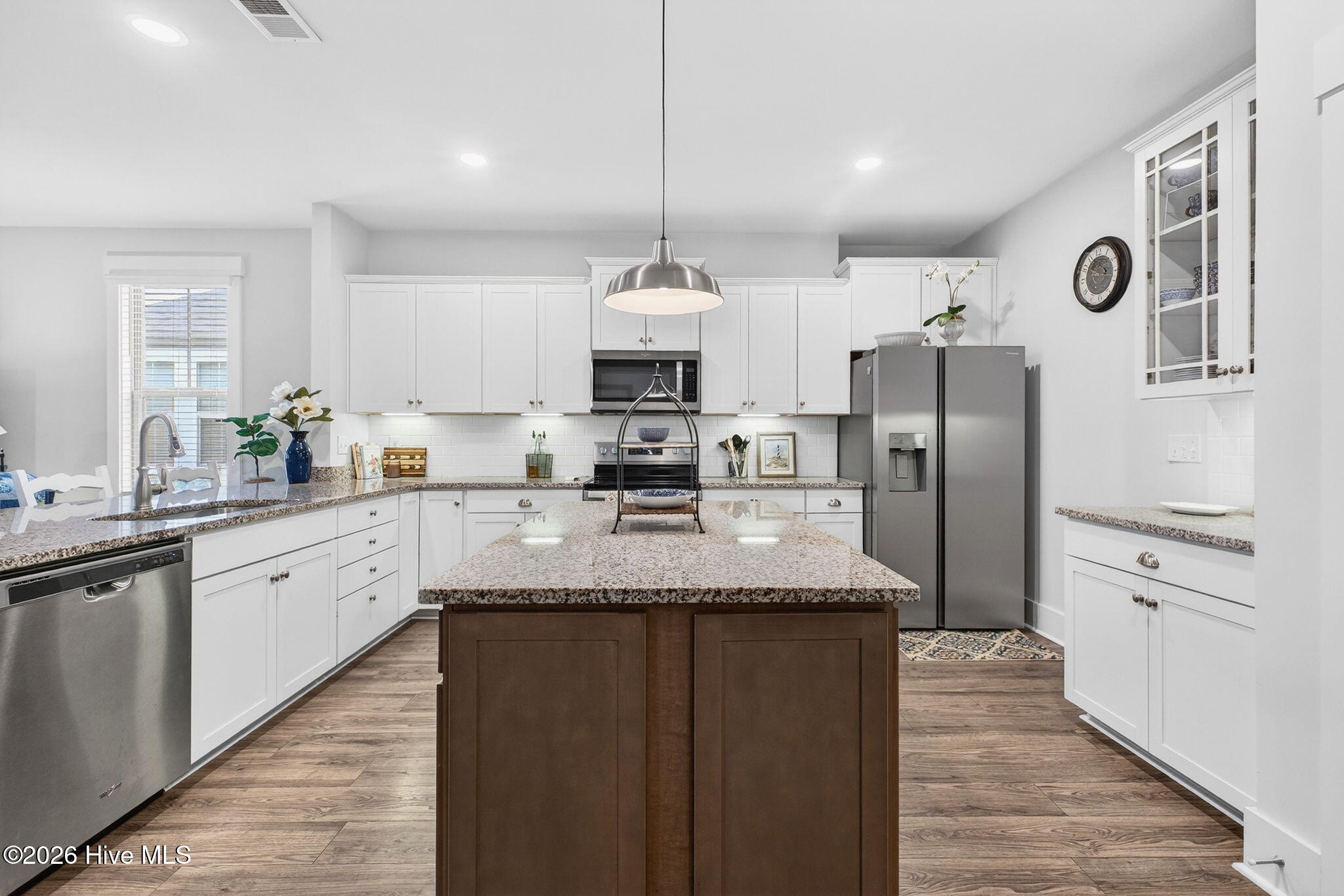 100553997 | Photo 24