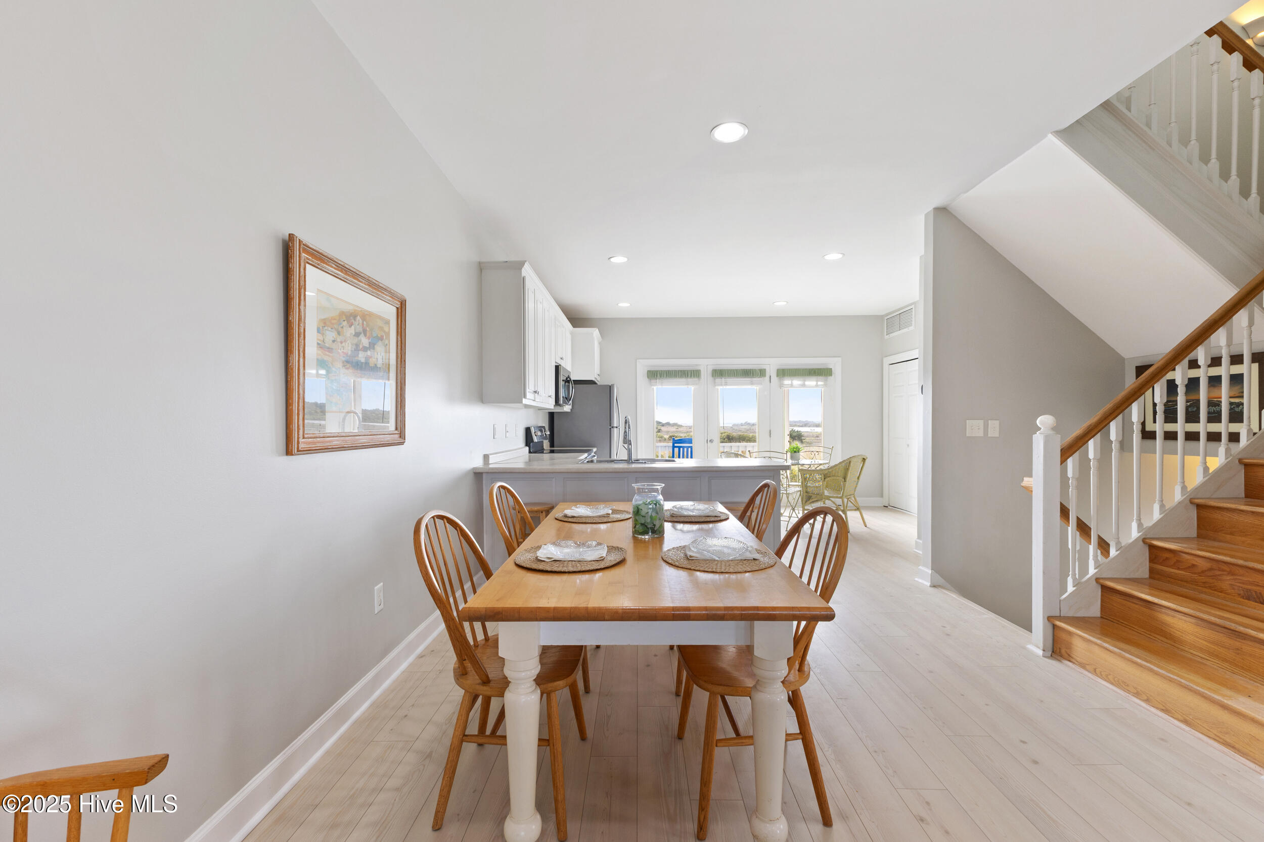 100534719 | Photo 22