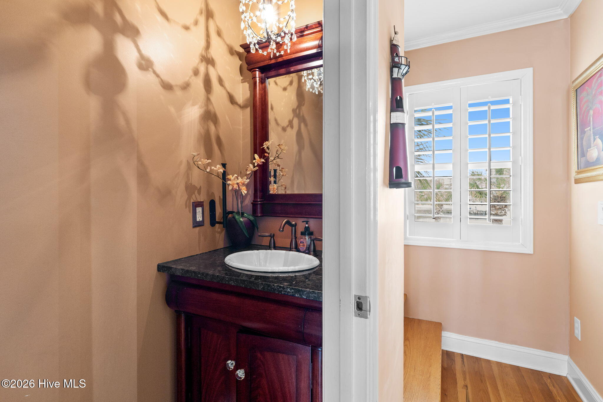 100570592 | Photo 39