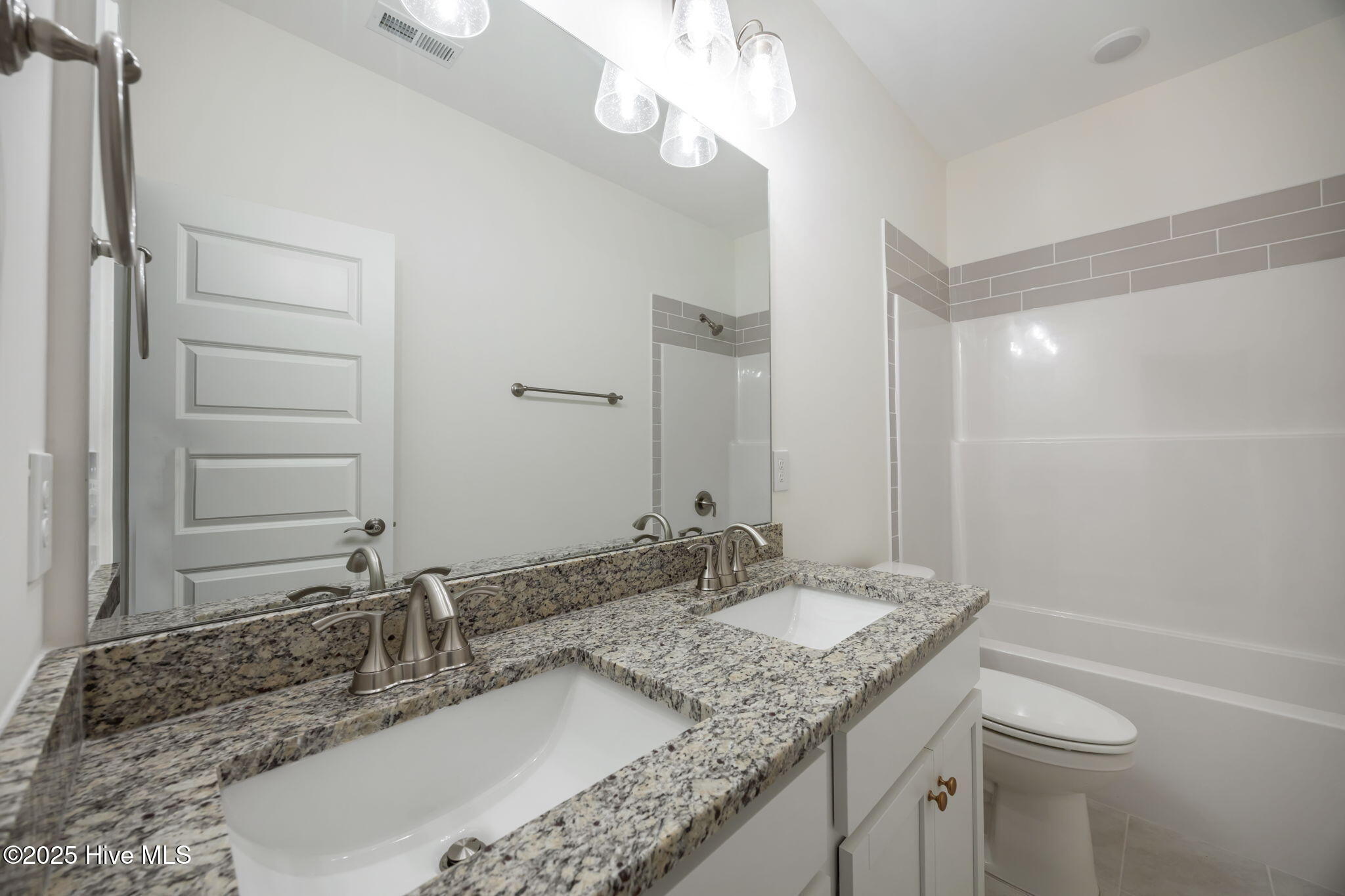 100528591 | Photo 14