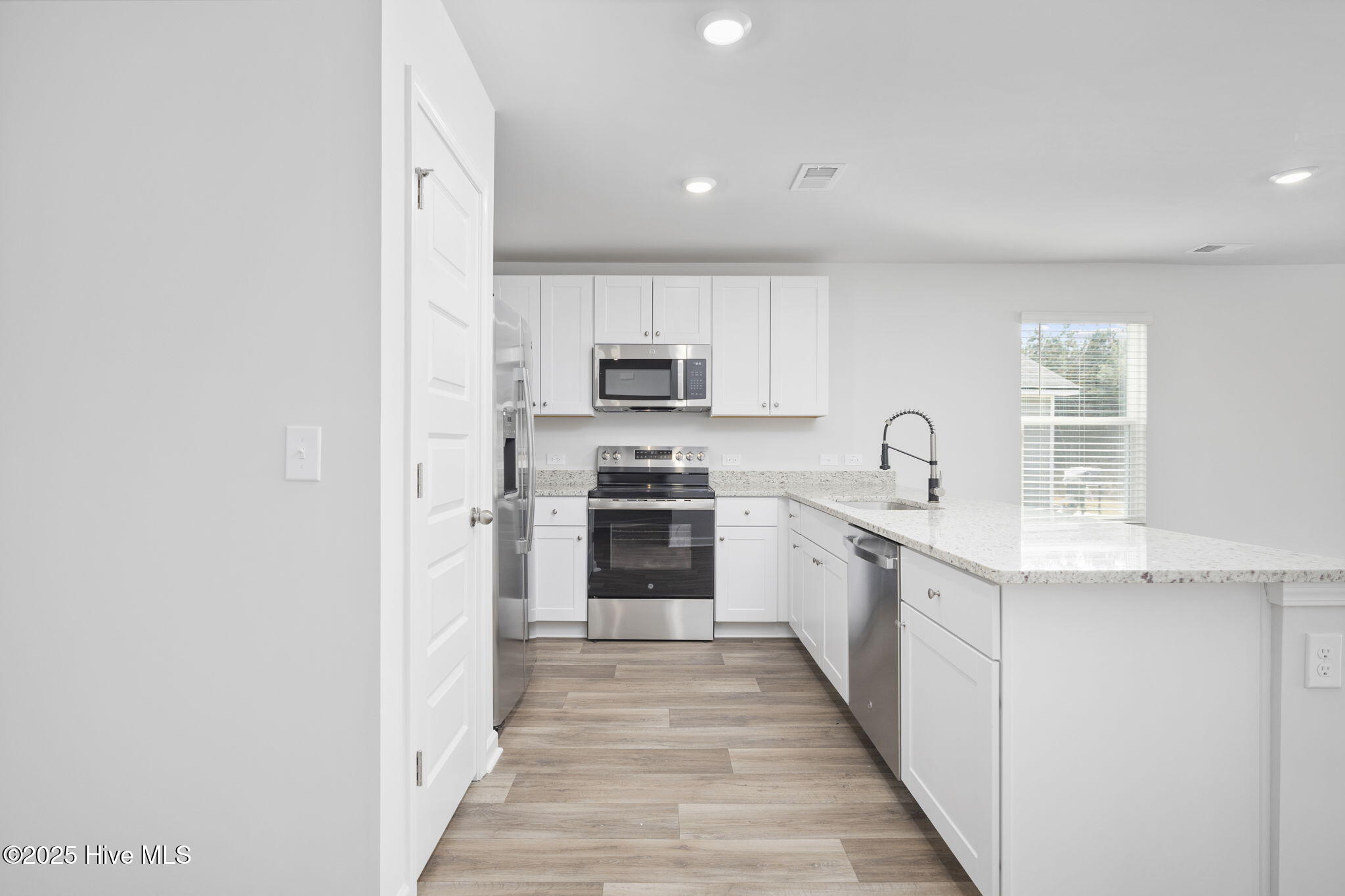 100544084 | Photo 26