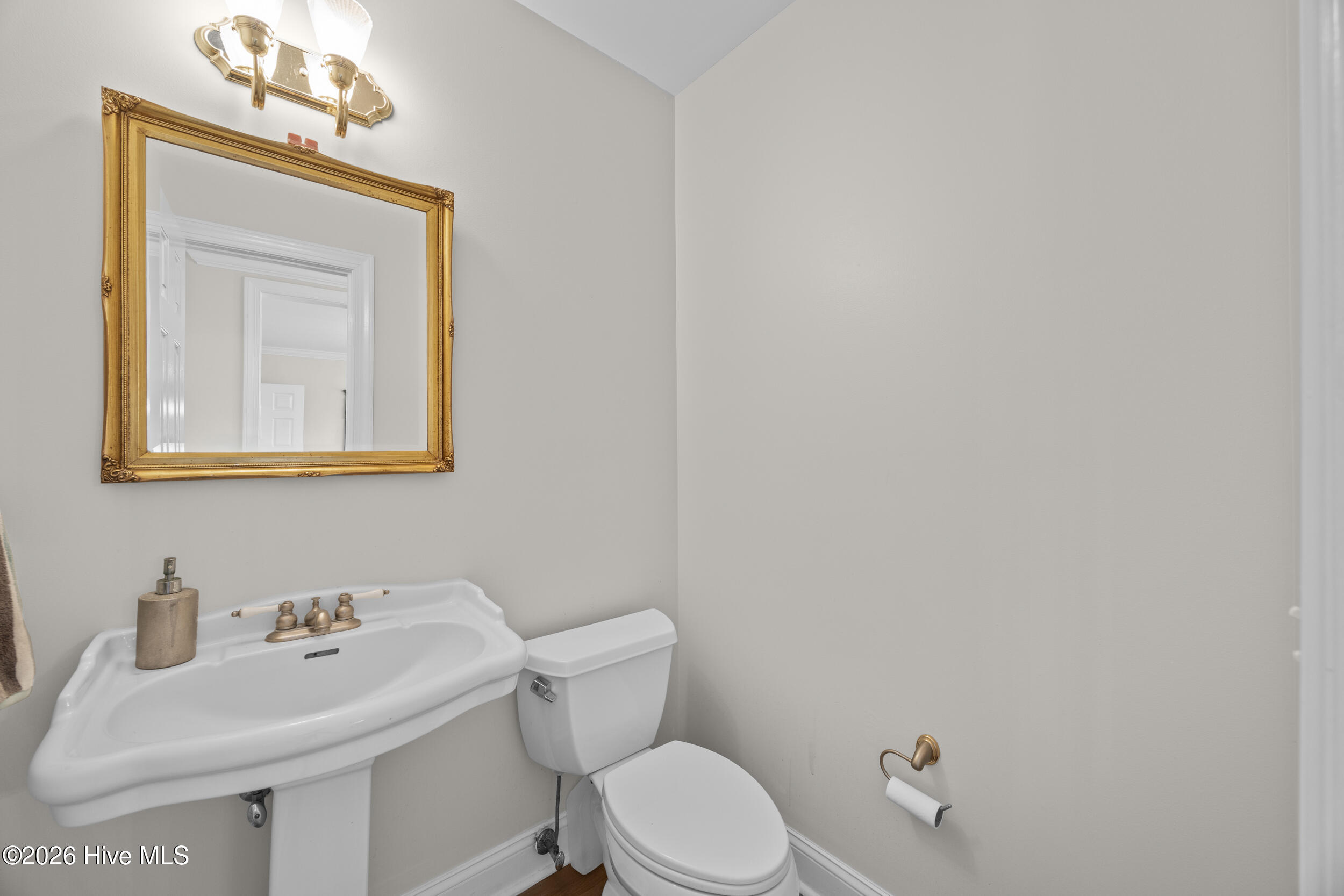 100561336 | Photo 11