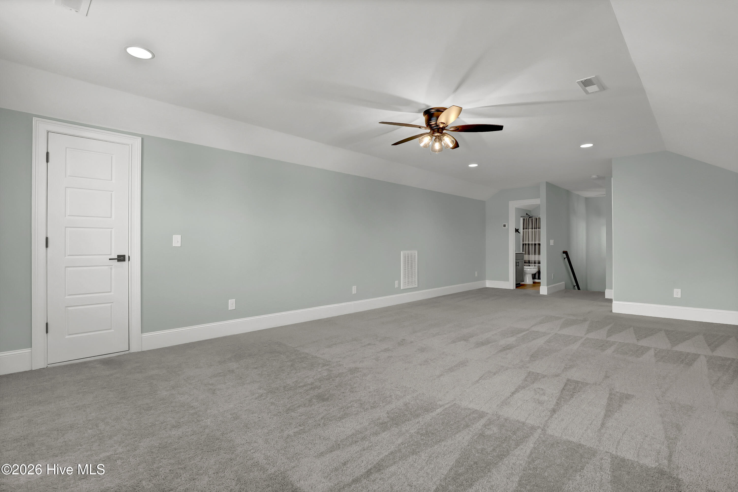 100558429 | Photo 46