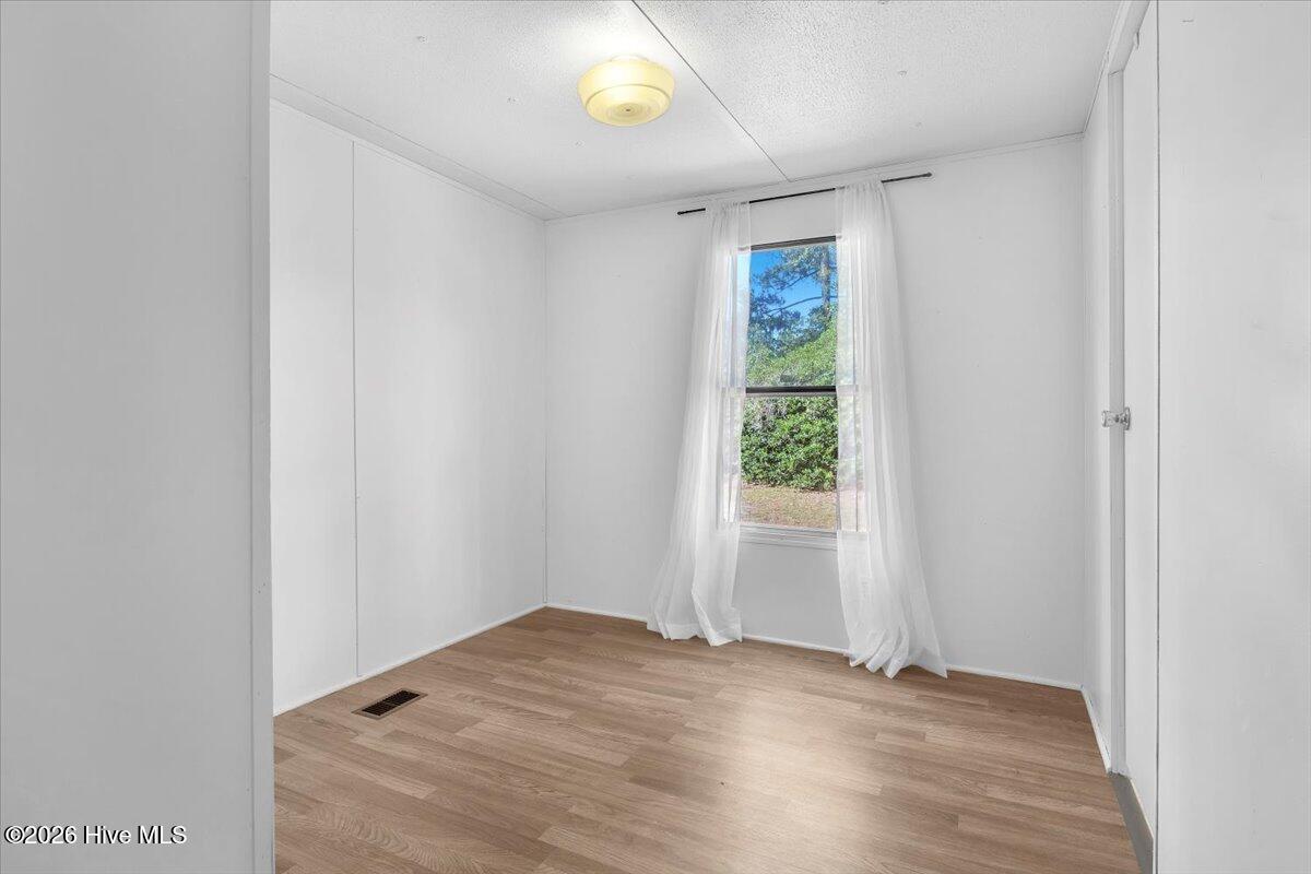 100549711 | Photo 23