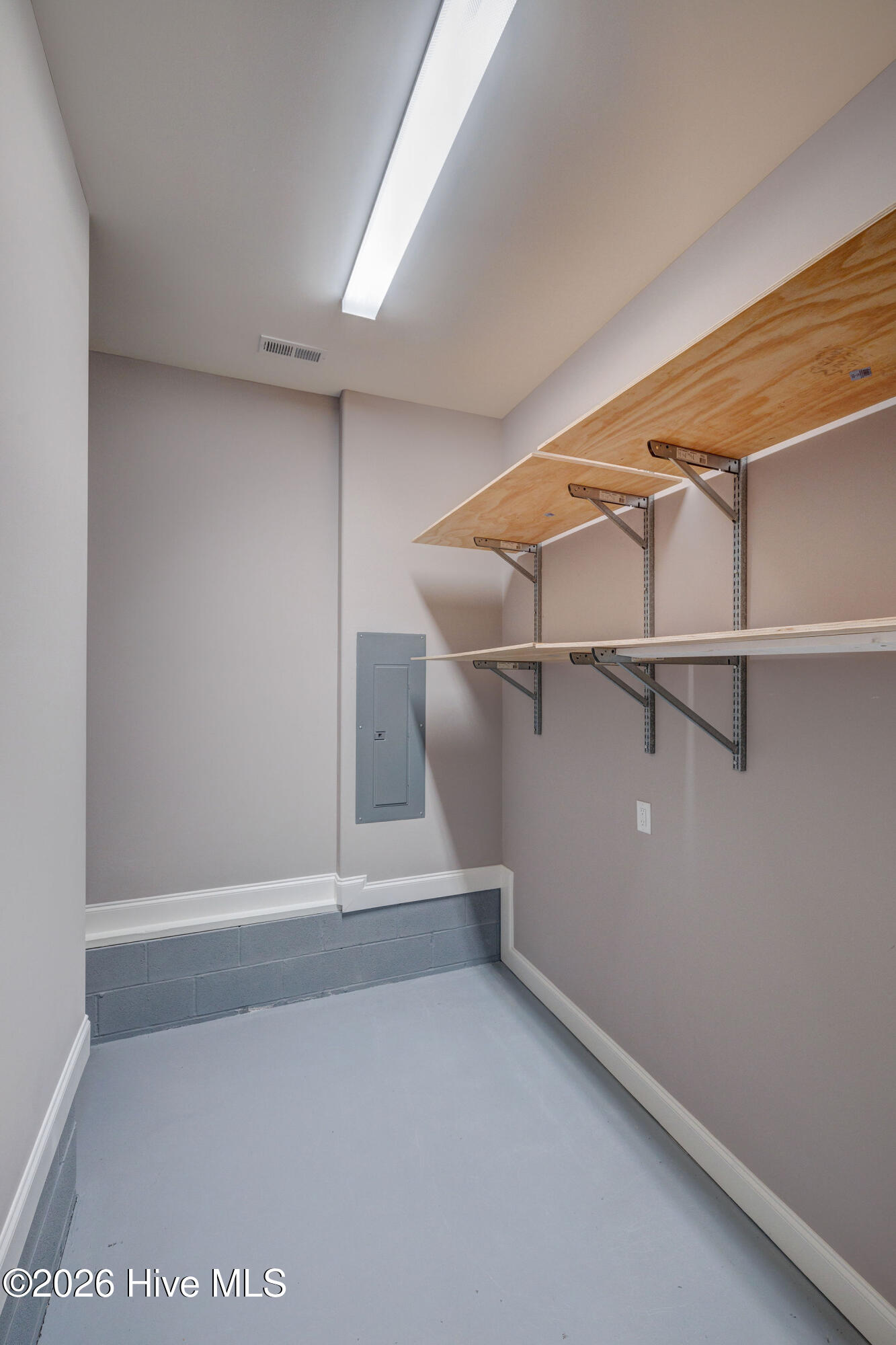 100558232 | Photo 44