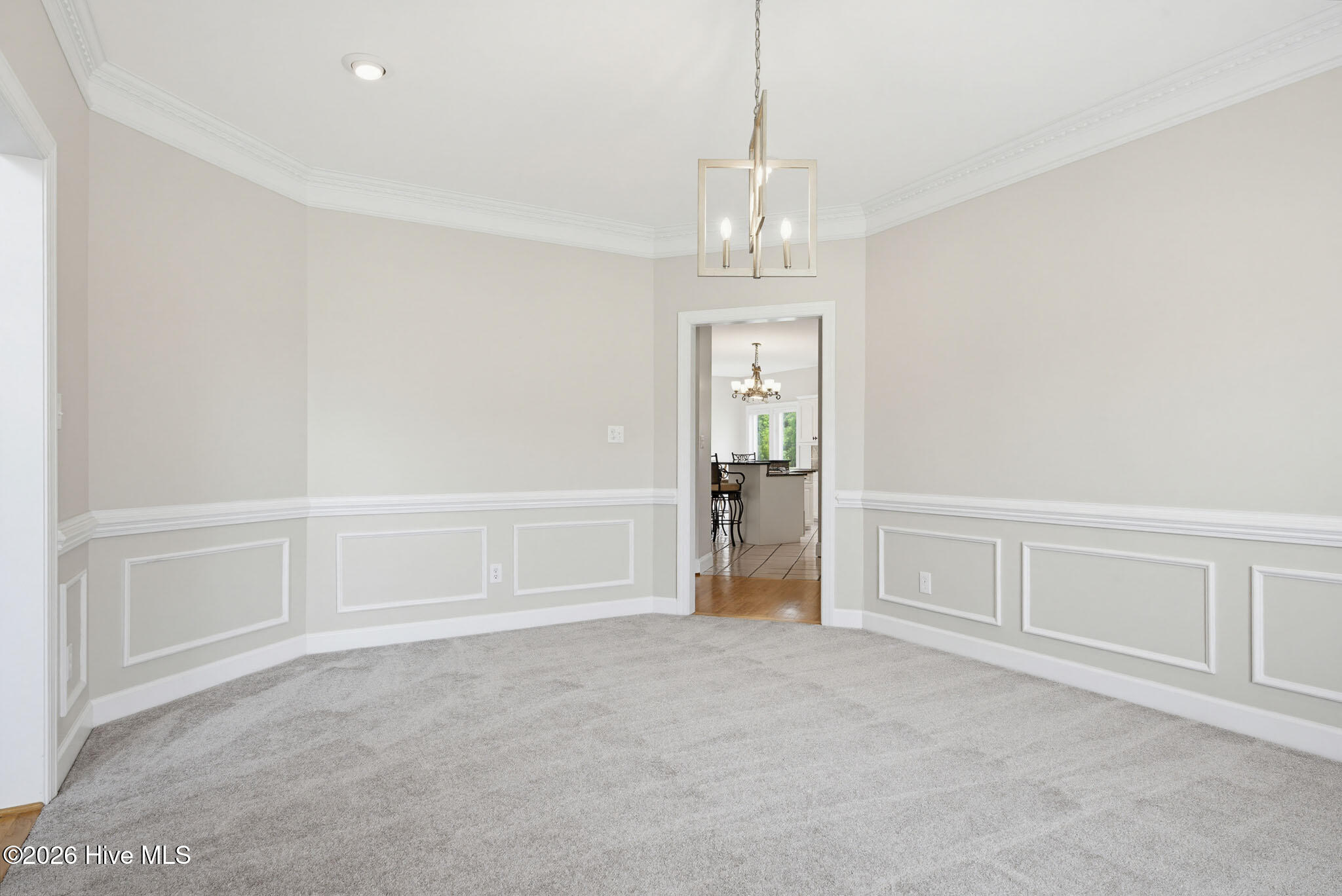 100570266 | Photo 14