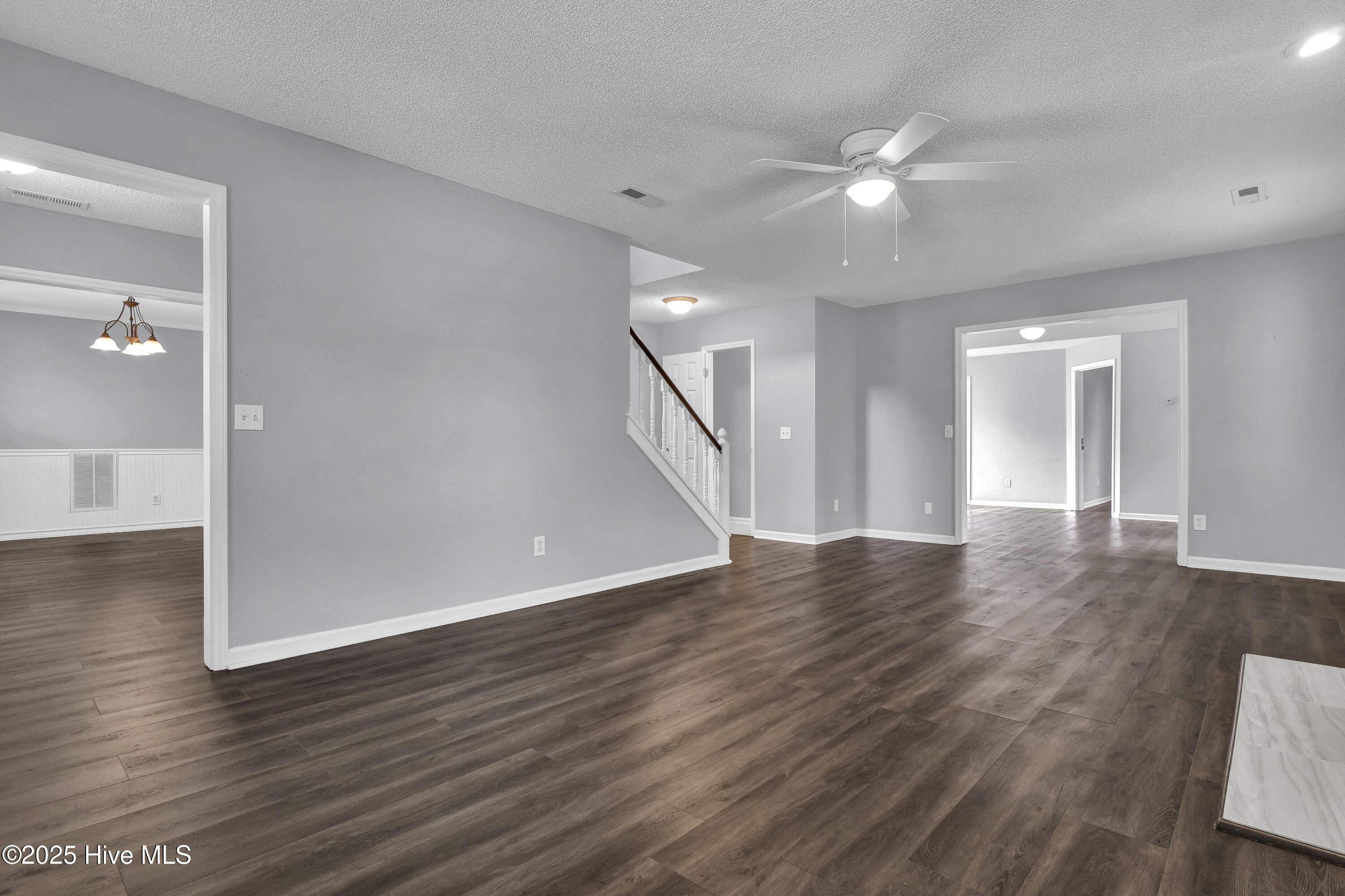 100544266 | Photo 12