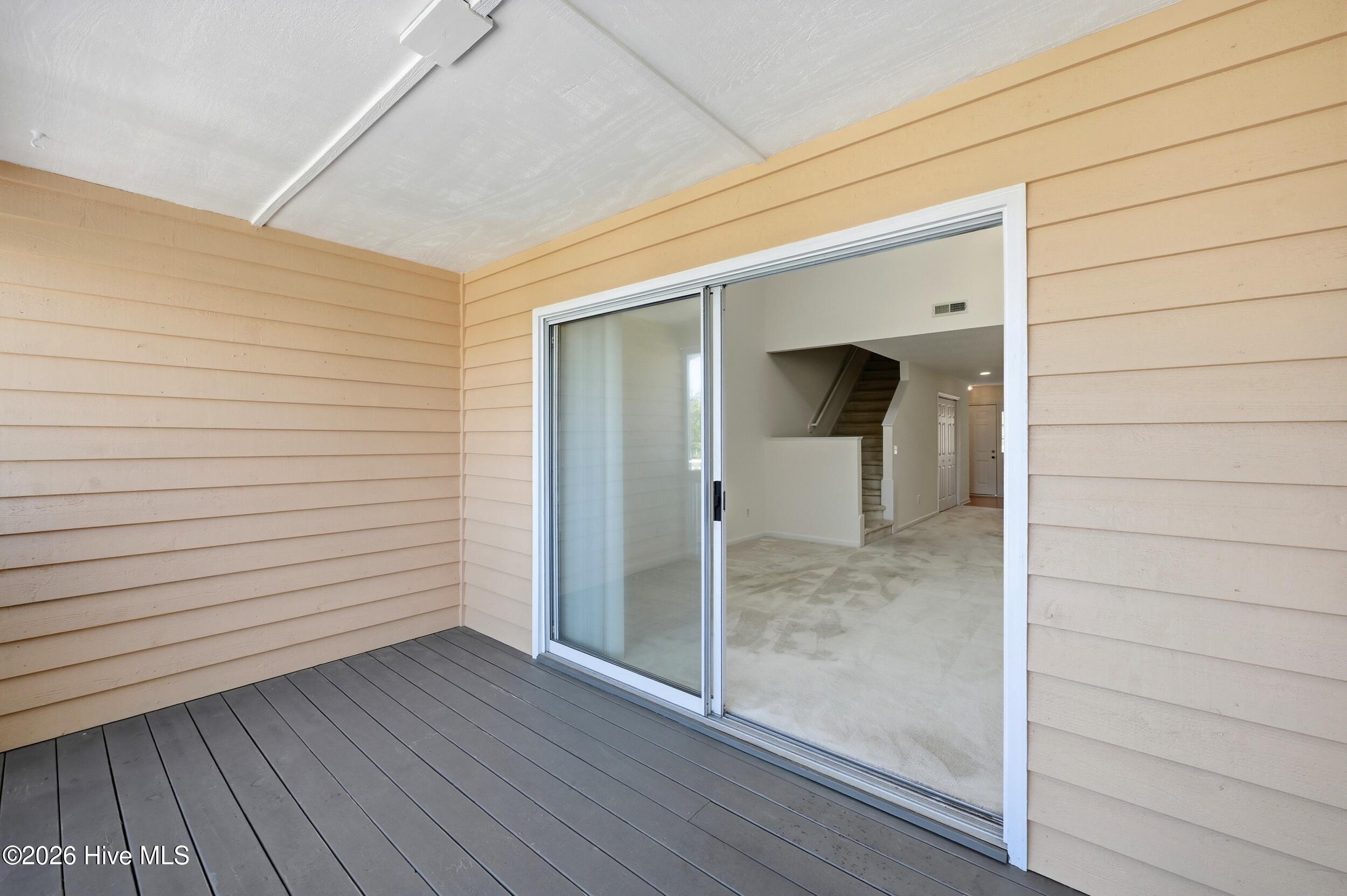 100566721 | Photo 25