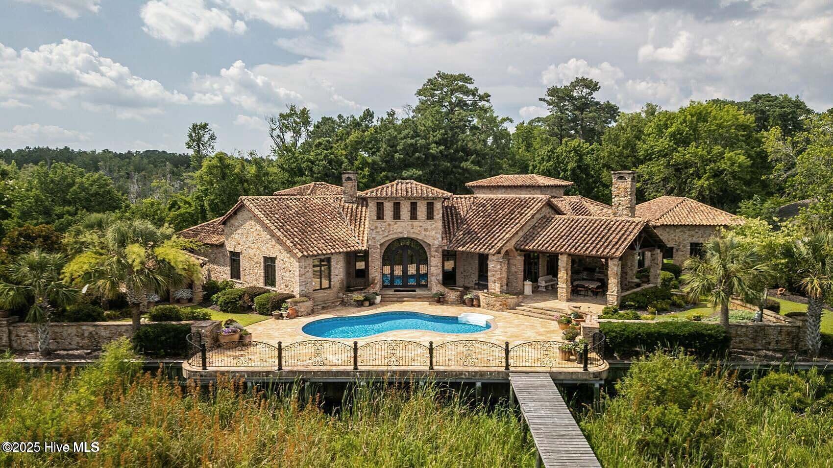 402 Fort Fisher Boulevard N, Kure Beach, NC, 28449