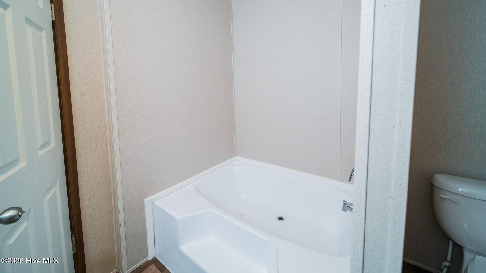 100570671 | Photo 18
