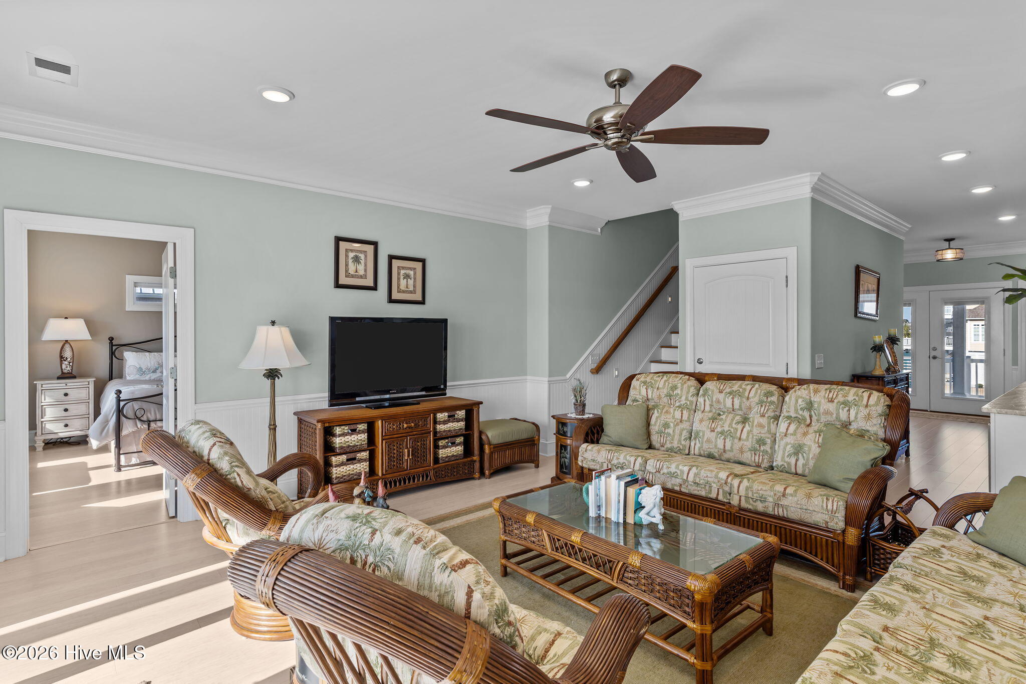 100549161 | Photo 36