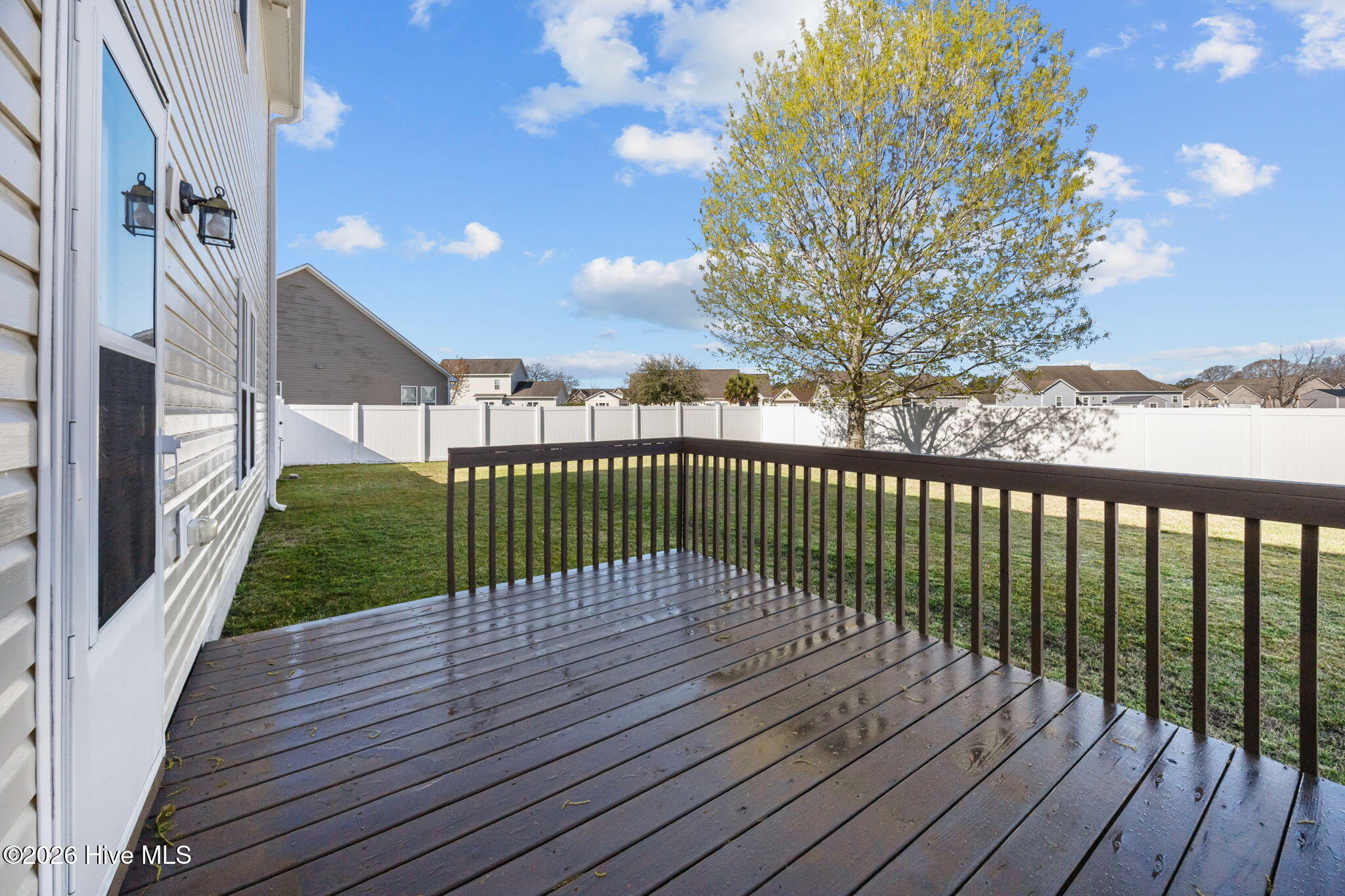 100560310 | Photo 40