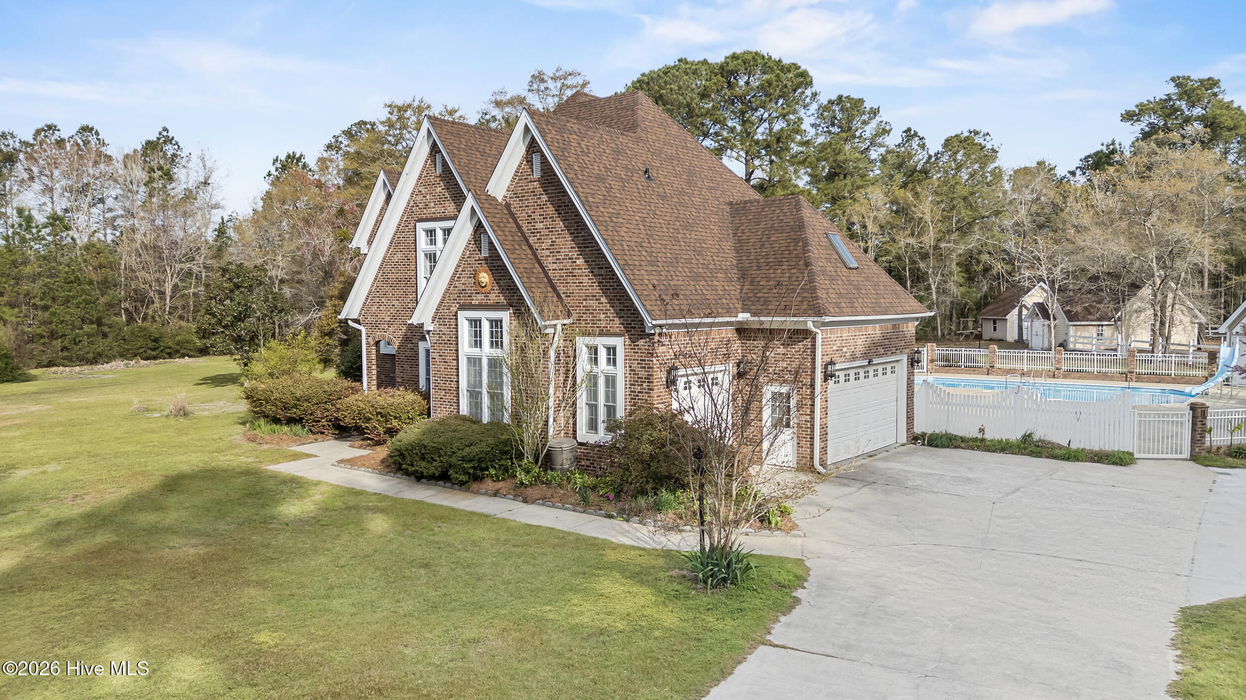 100562127 | Photo 101