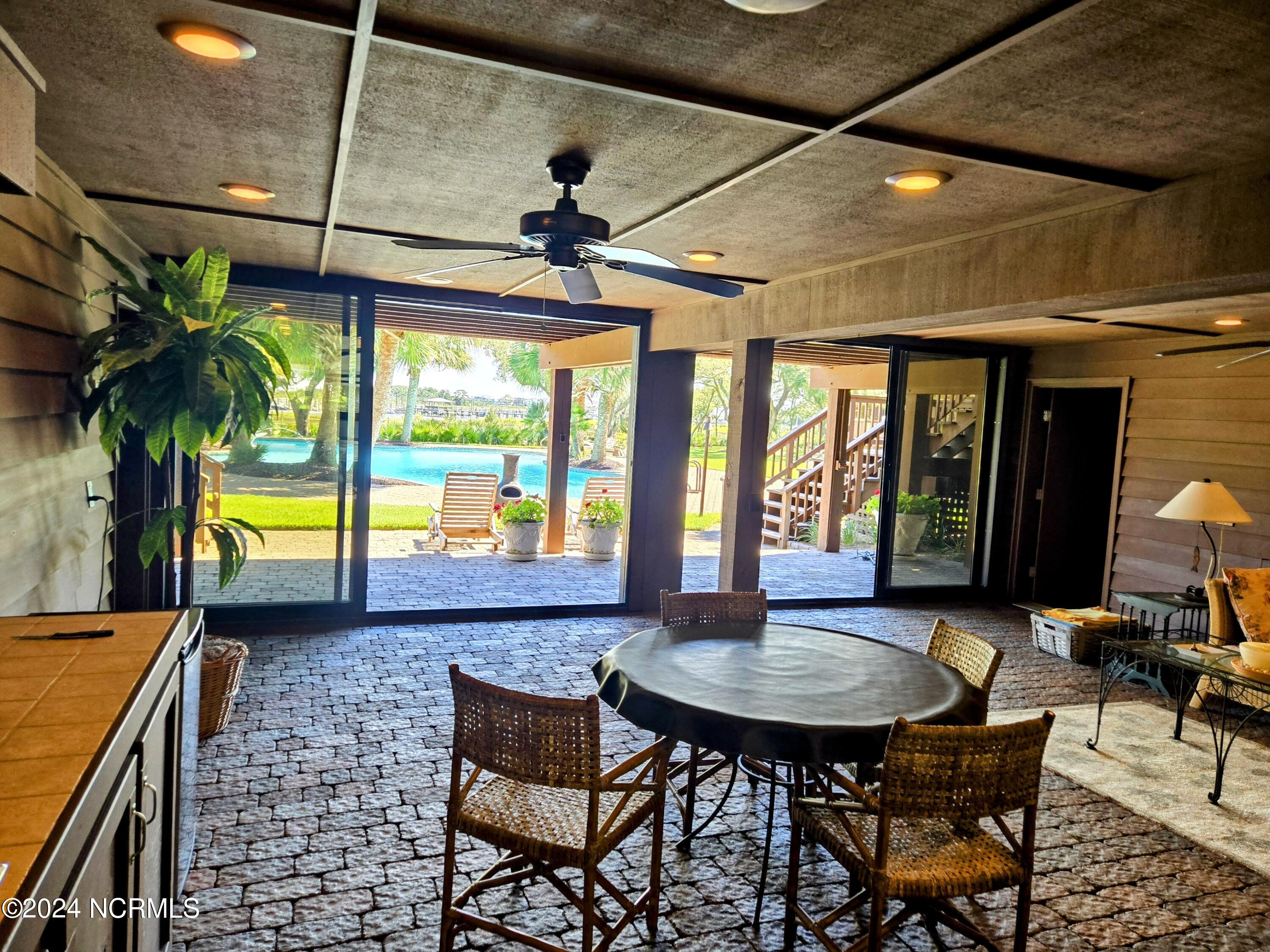 100463801 | Photo 16