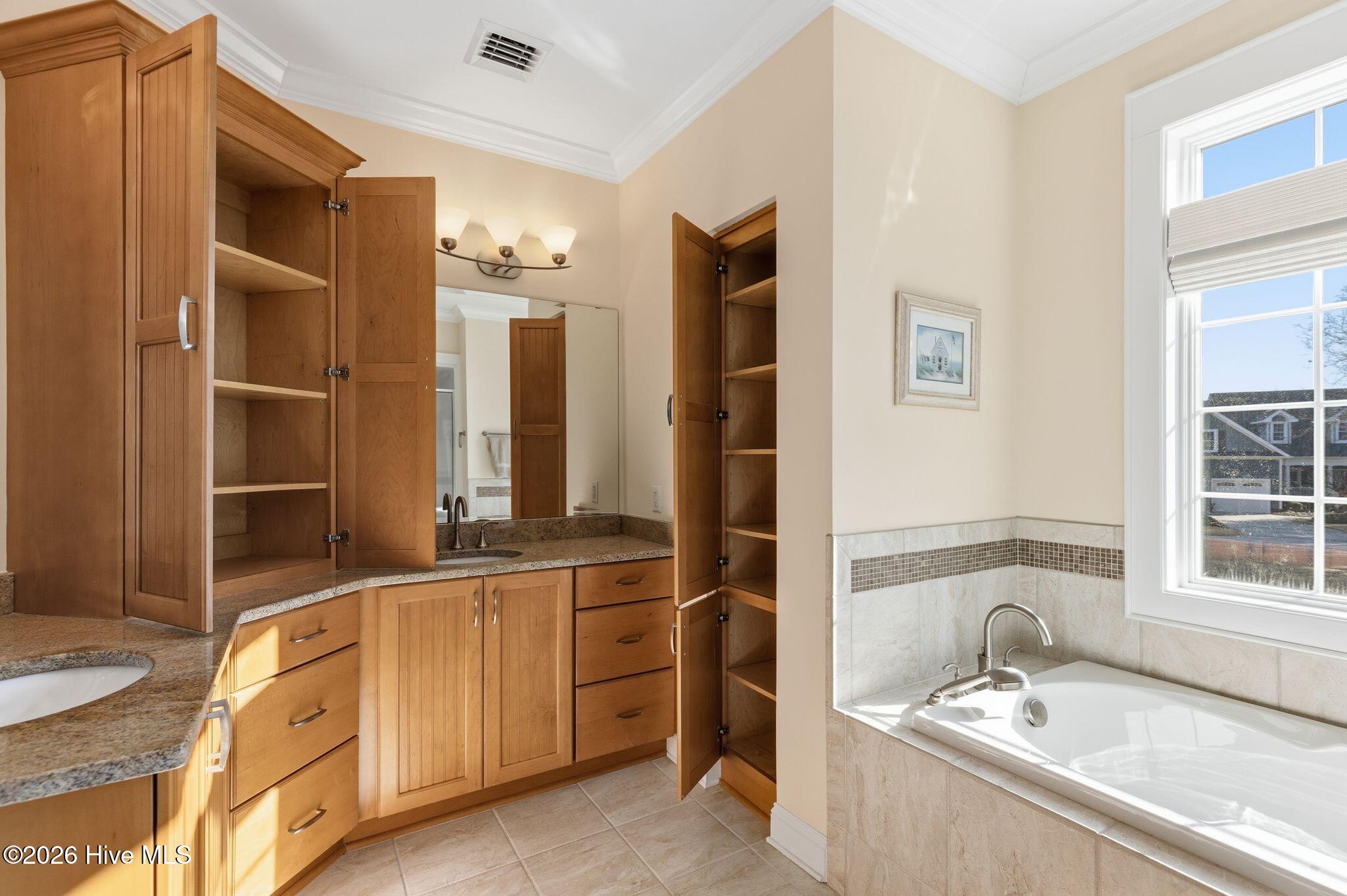 100553774 | Photo 40