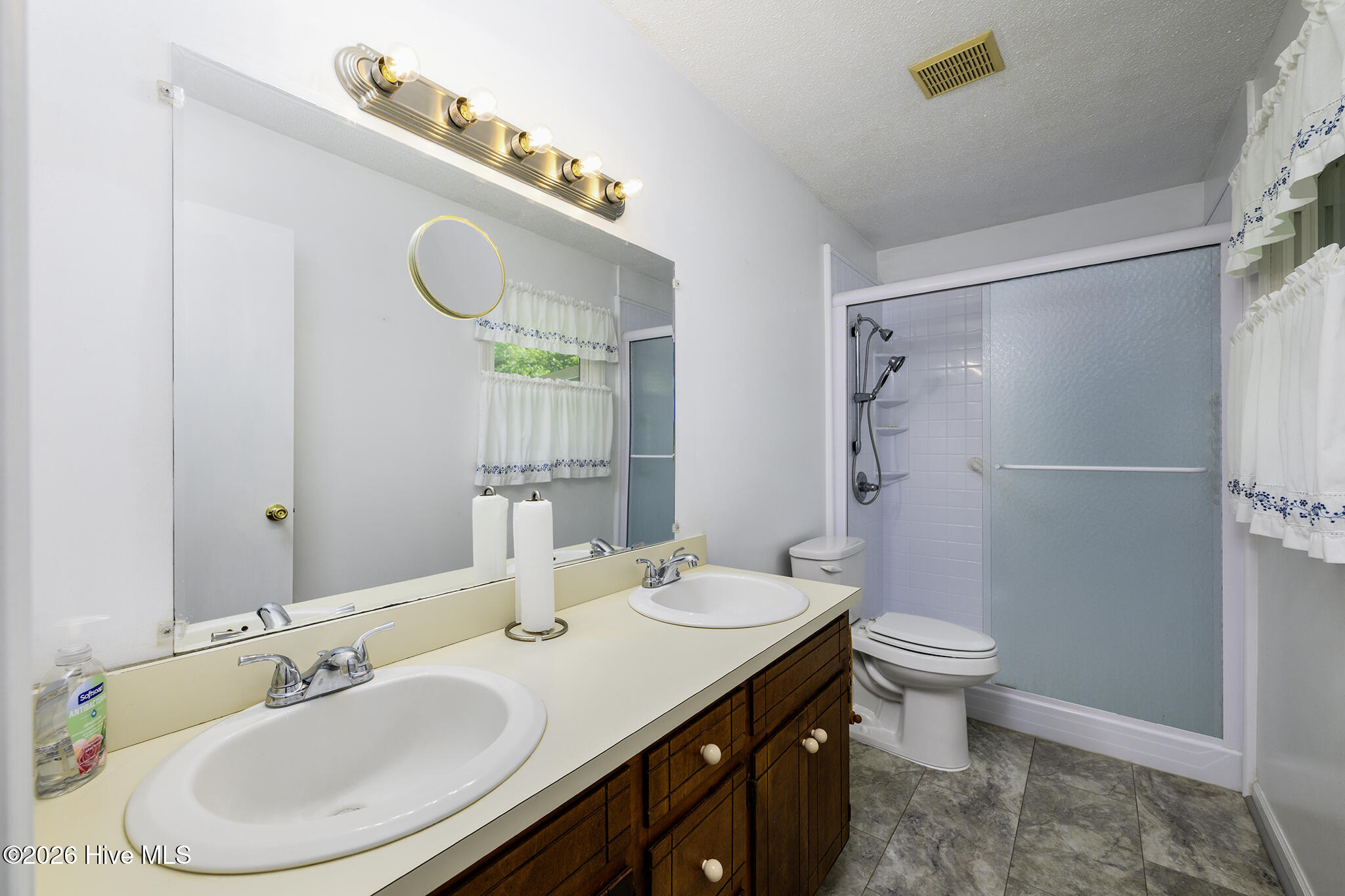 5101 Sand Ridge Road,New Bern