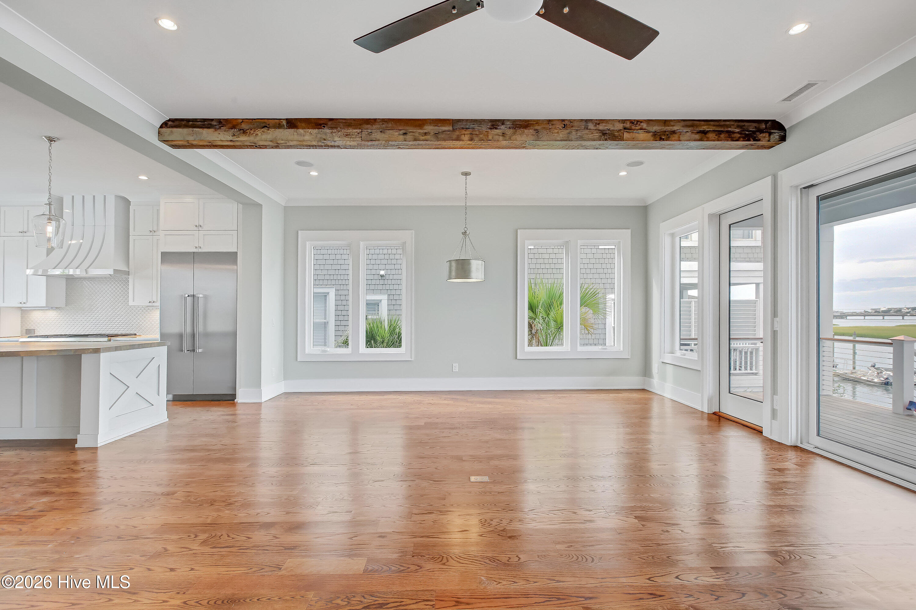 100563584 | Photo 39