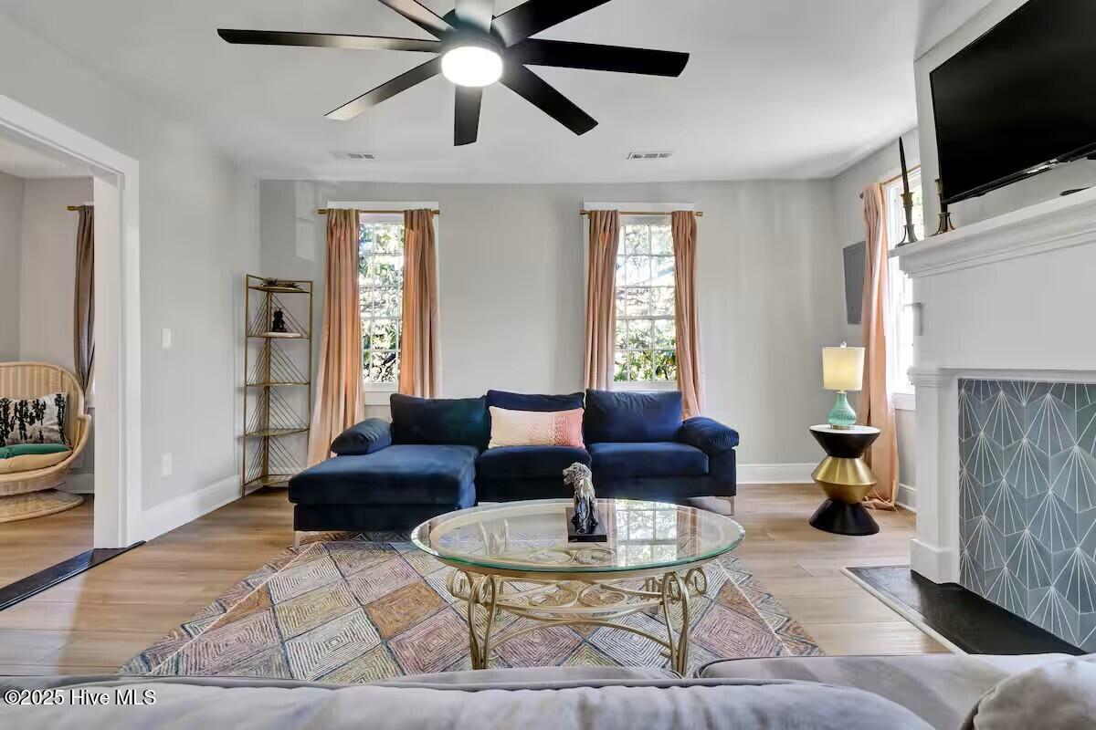 100542130 | Photo 31