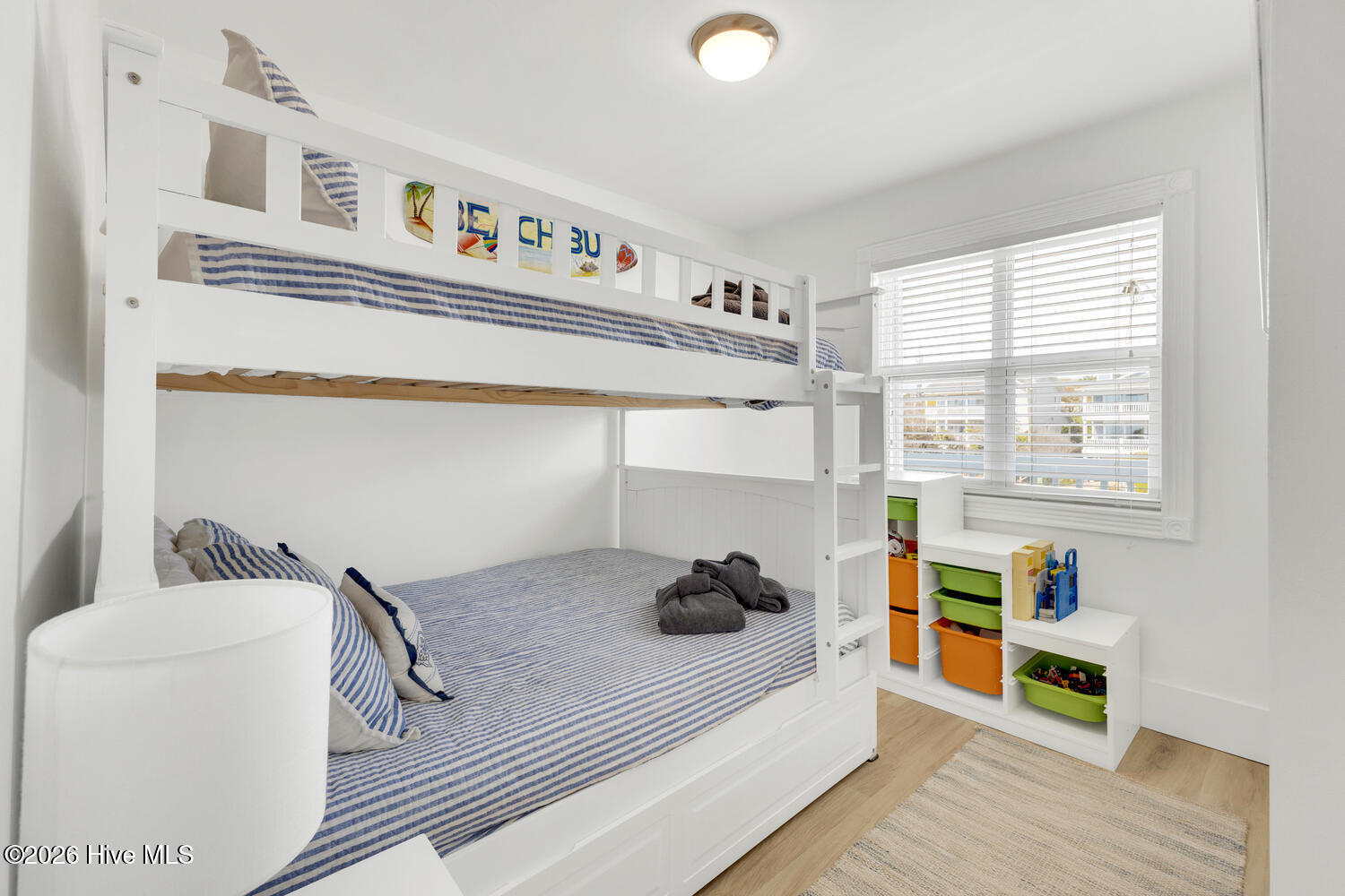 100569348 | Photo 32