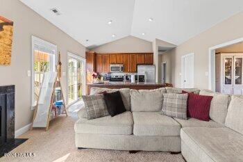 100559576 | Photo 11