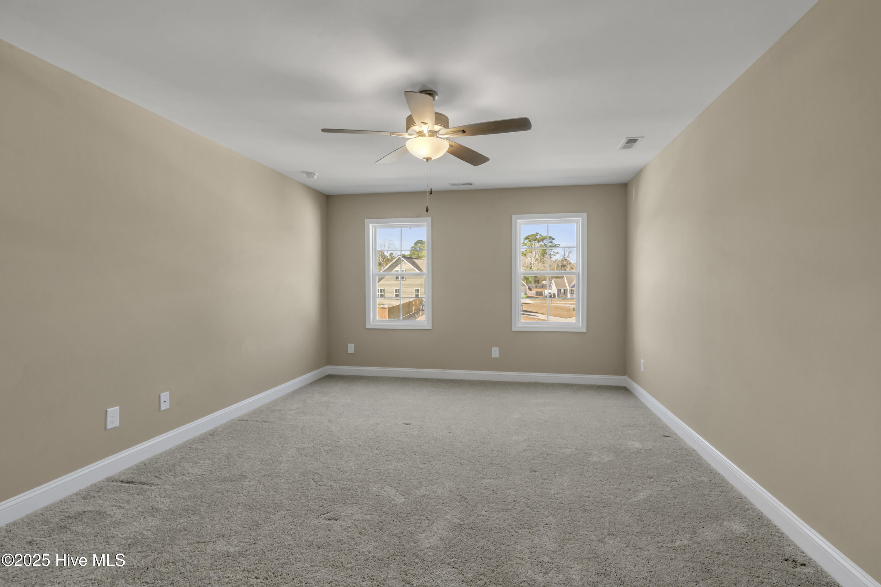 100566089 | Photo 25