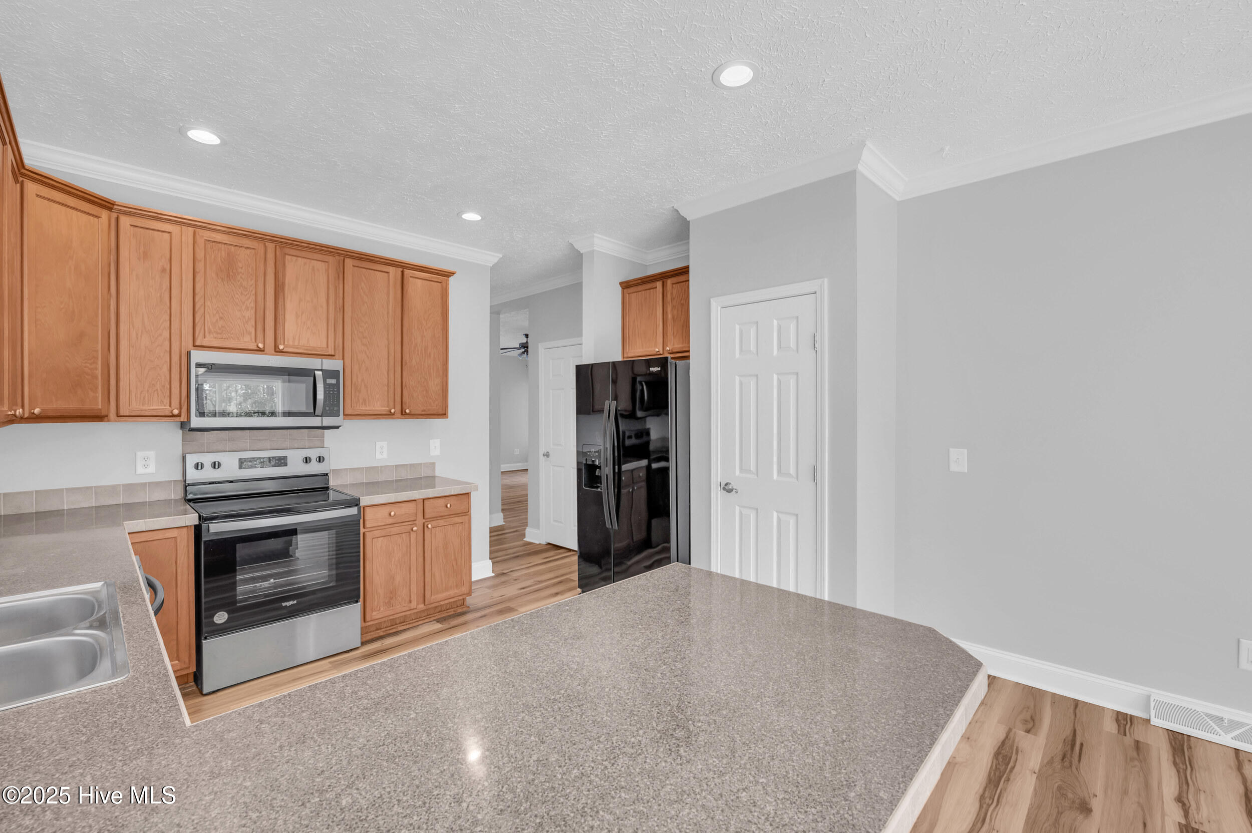 100537986 | Photo 21