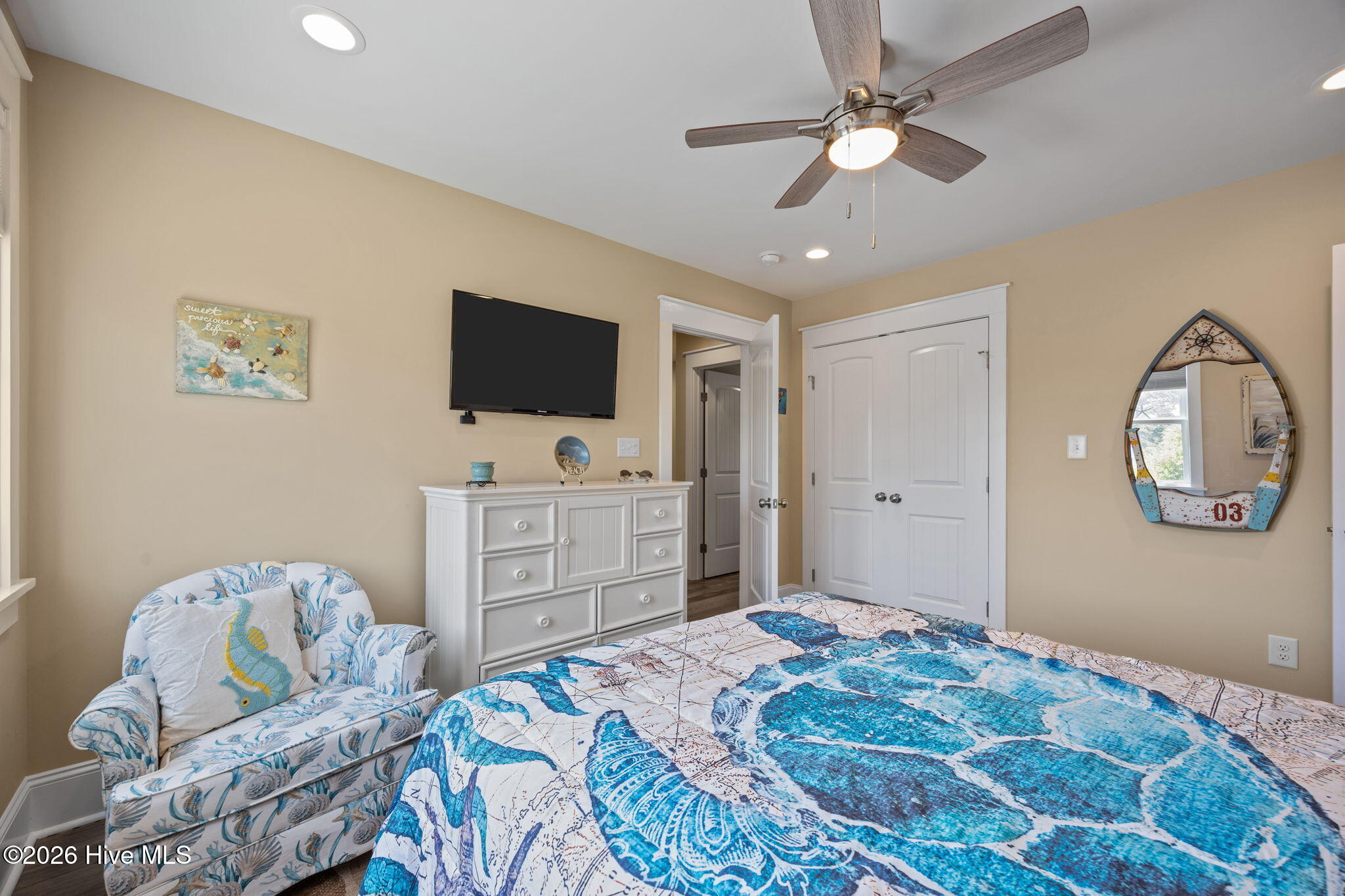 100567463 | Photo 43