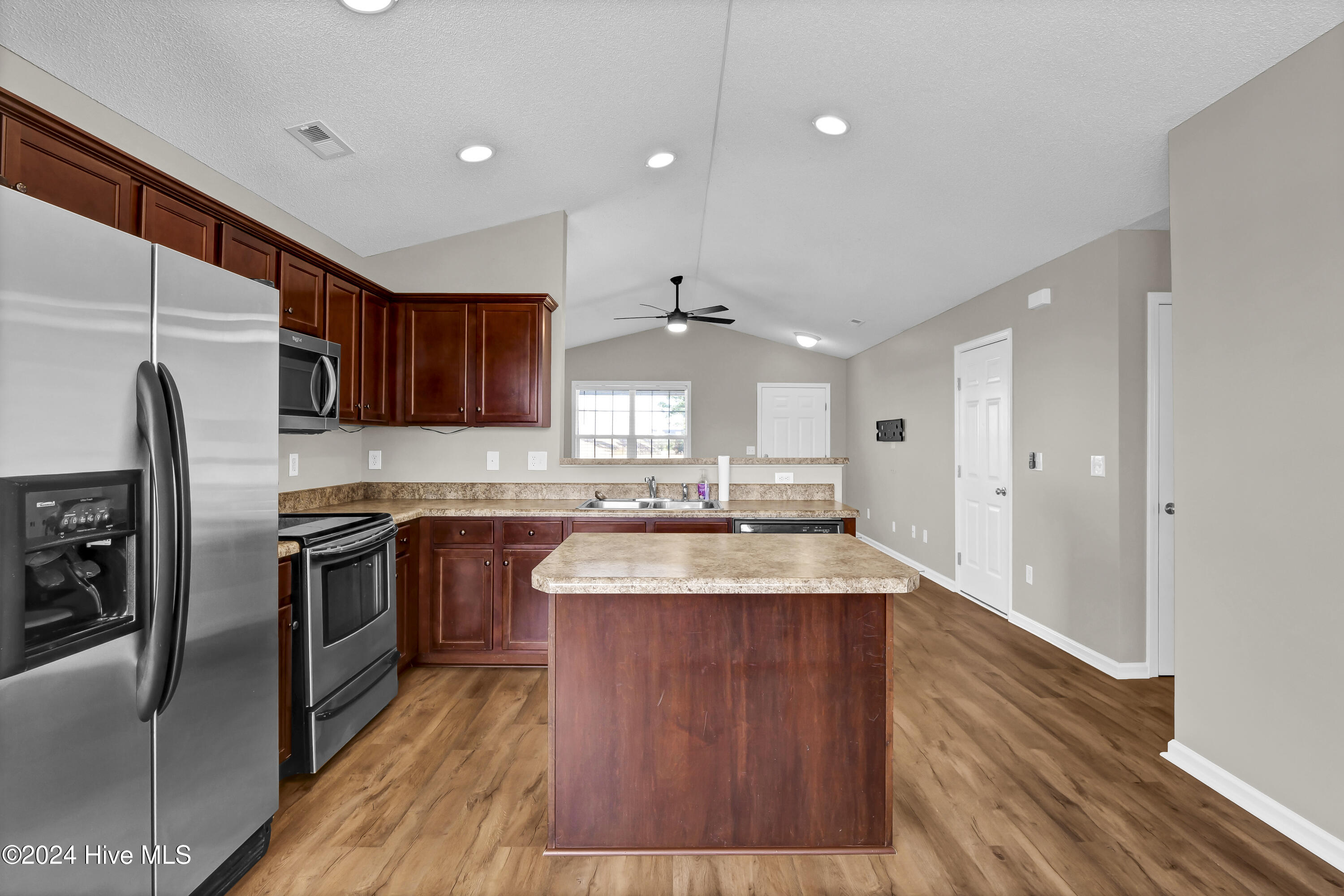 100565199 | Photo 11