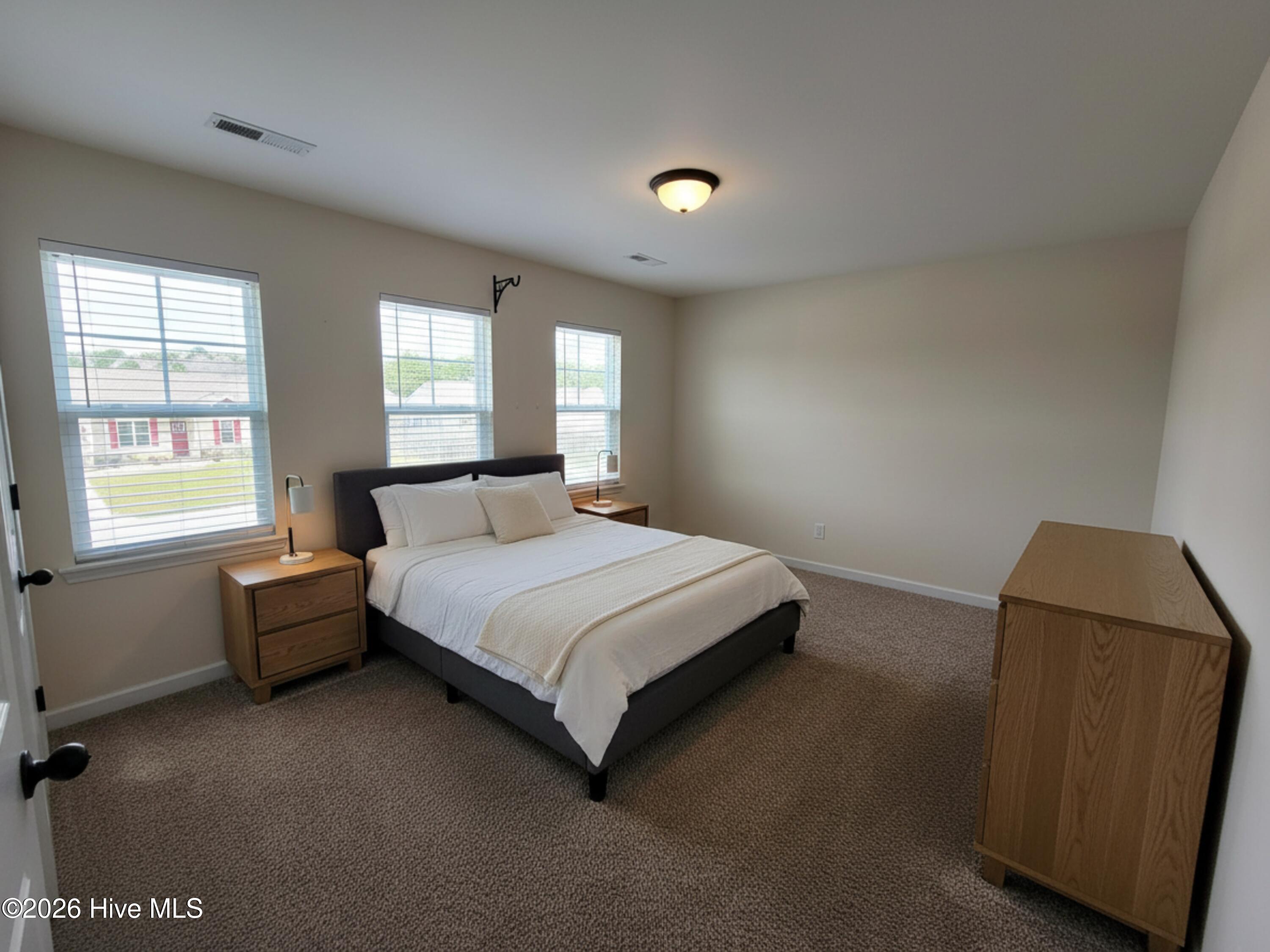 100527843 | Photo 56