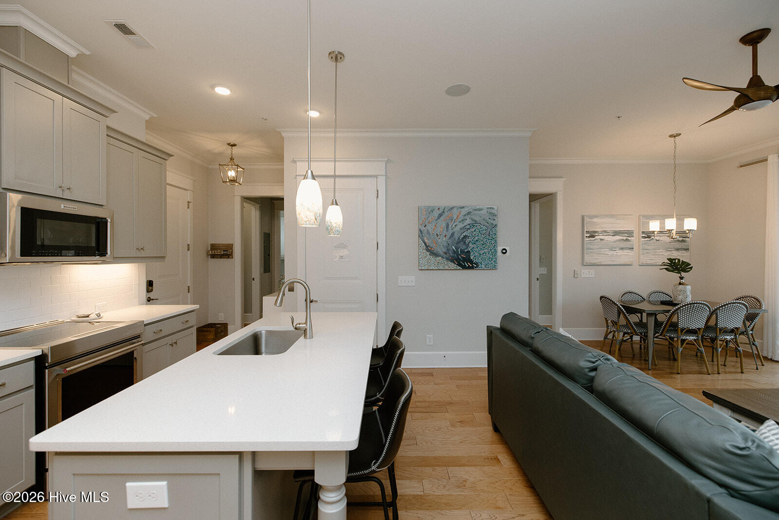 100550346 | Photo 12