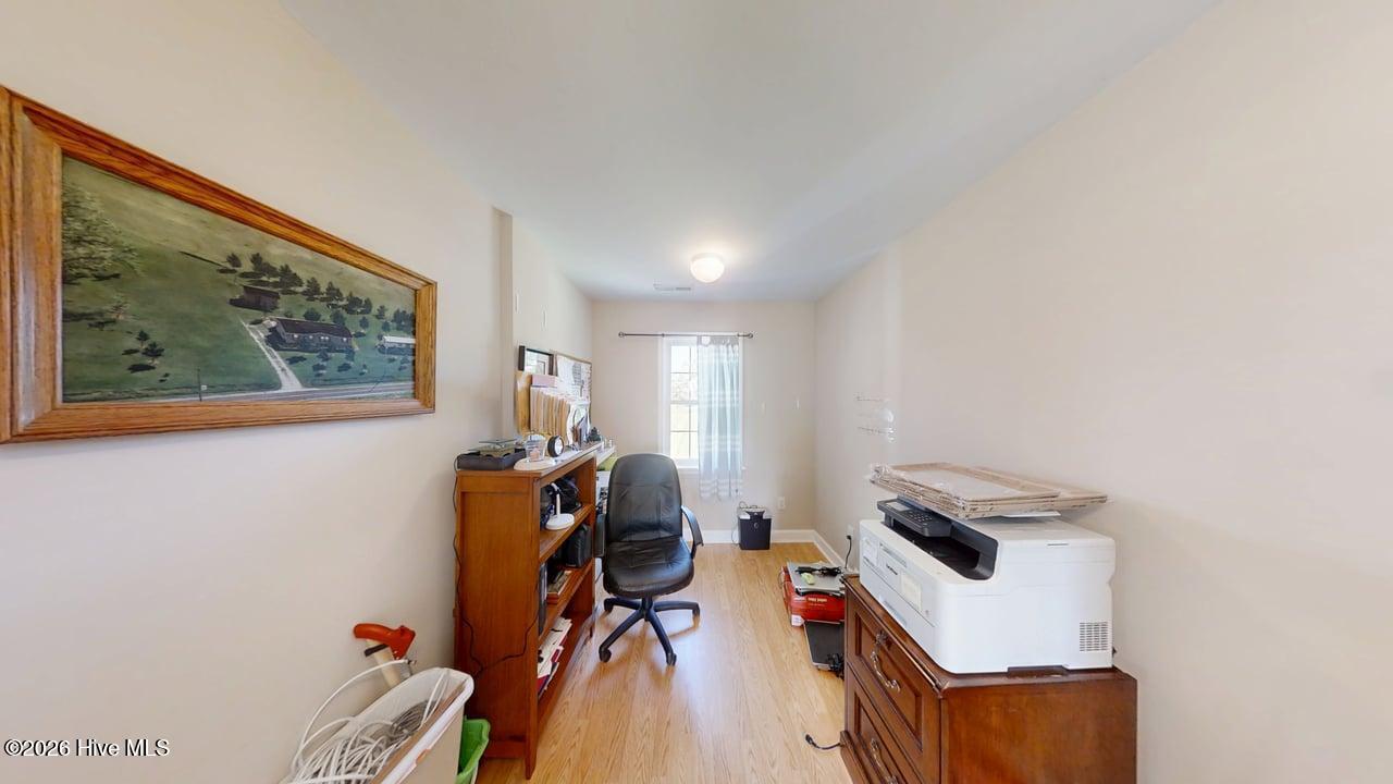 100570322 | Photo 51