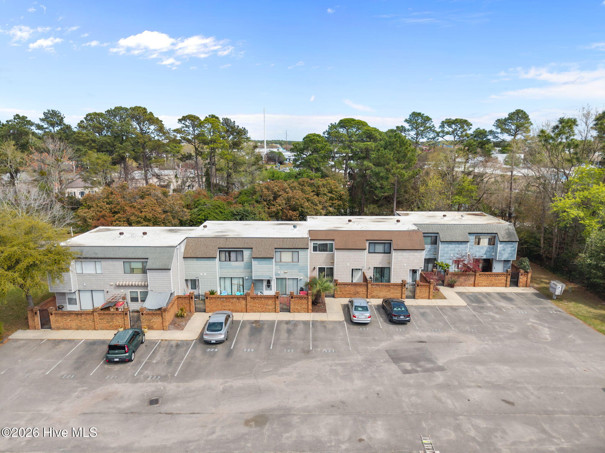 100562887 | Photo 34