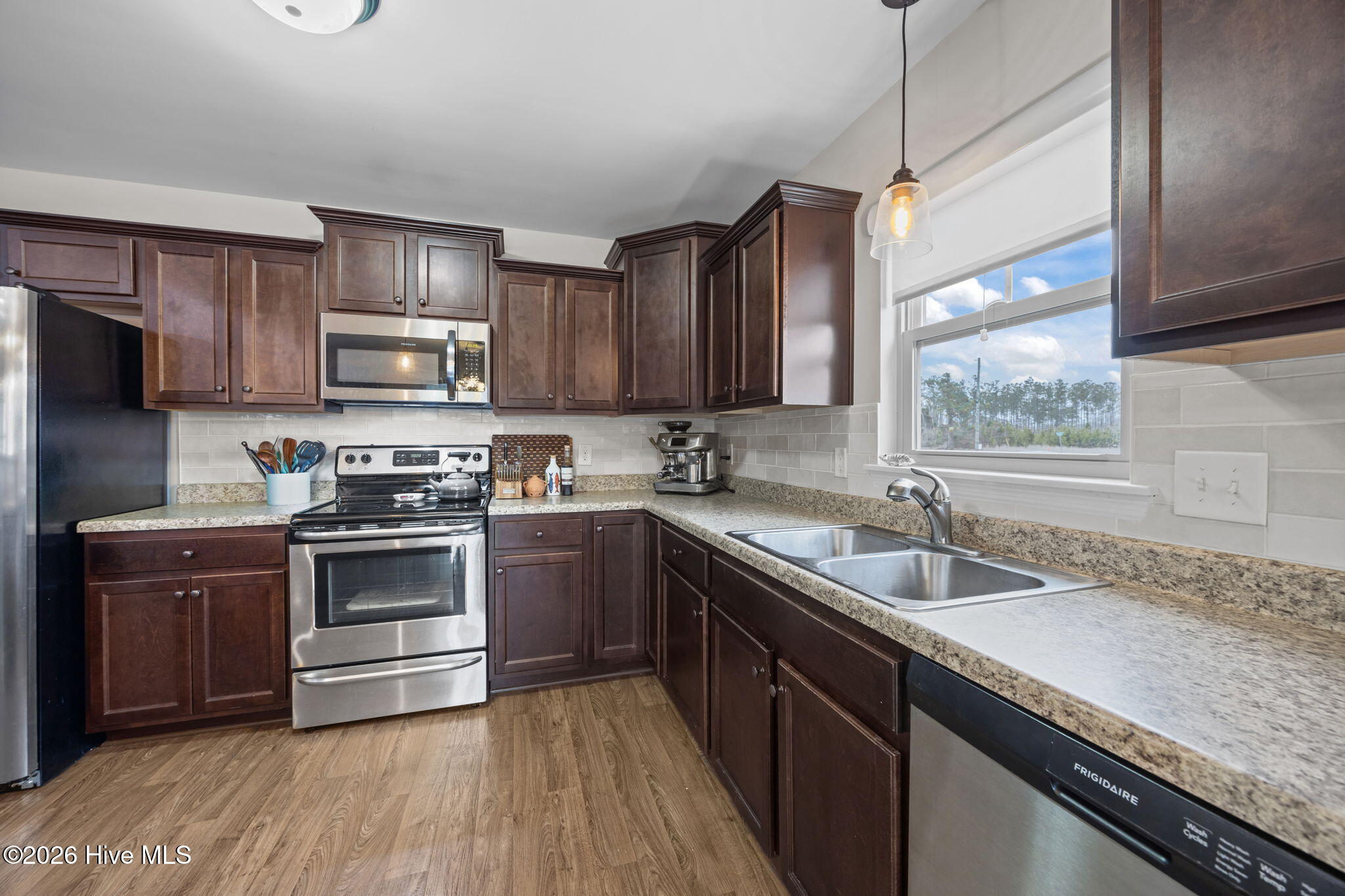 100557162 | Photo 12