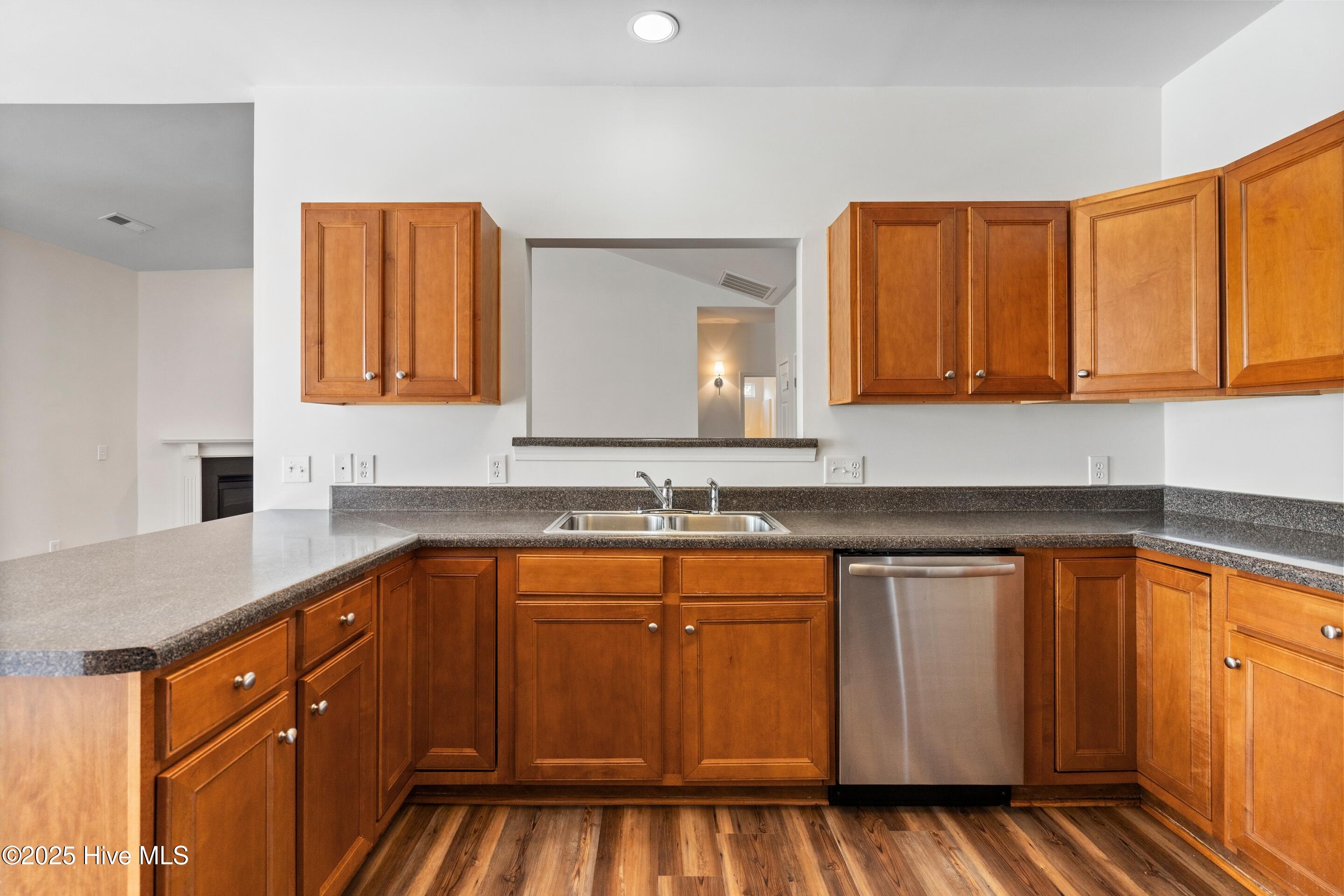 100542341 | Photo 28