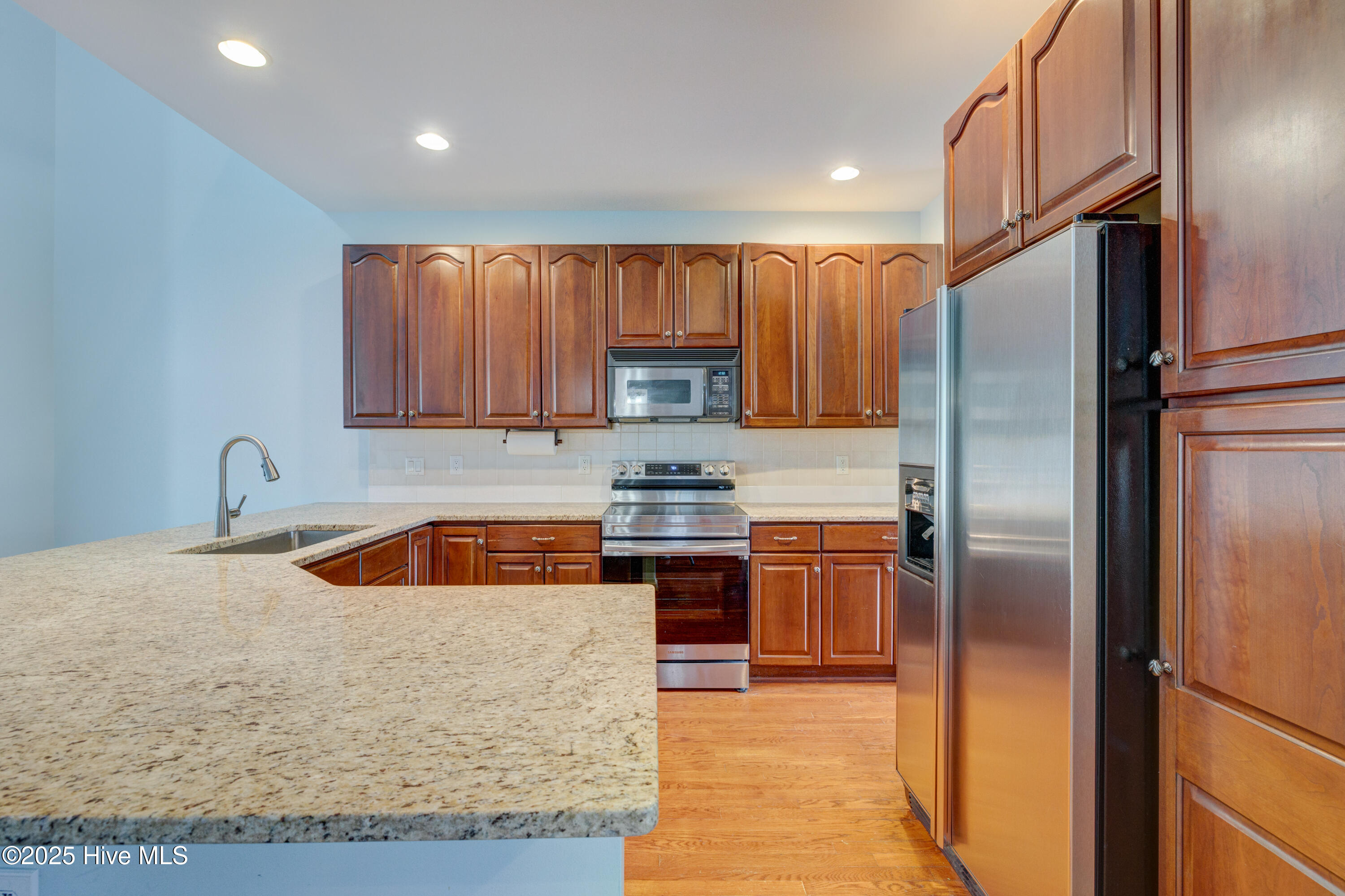 100526585 | Photo 19