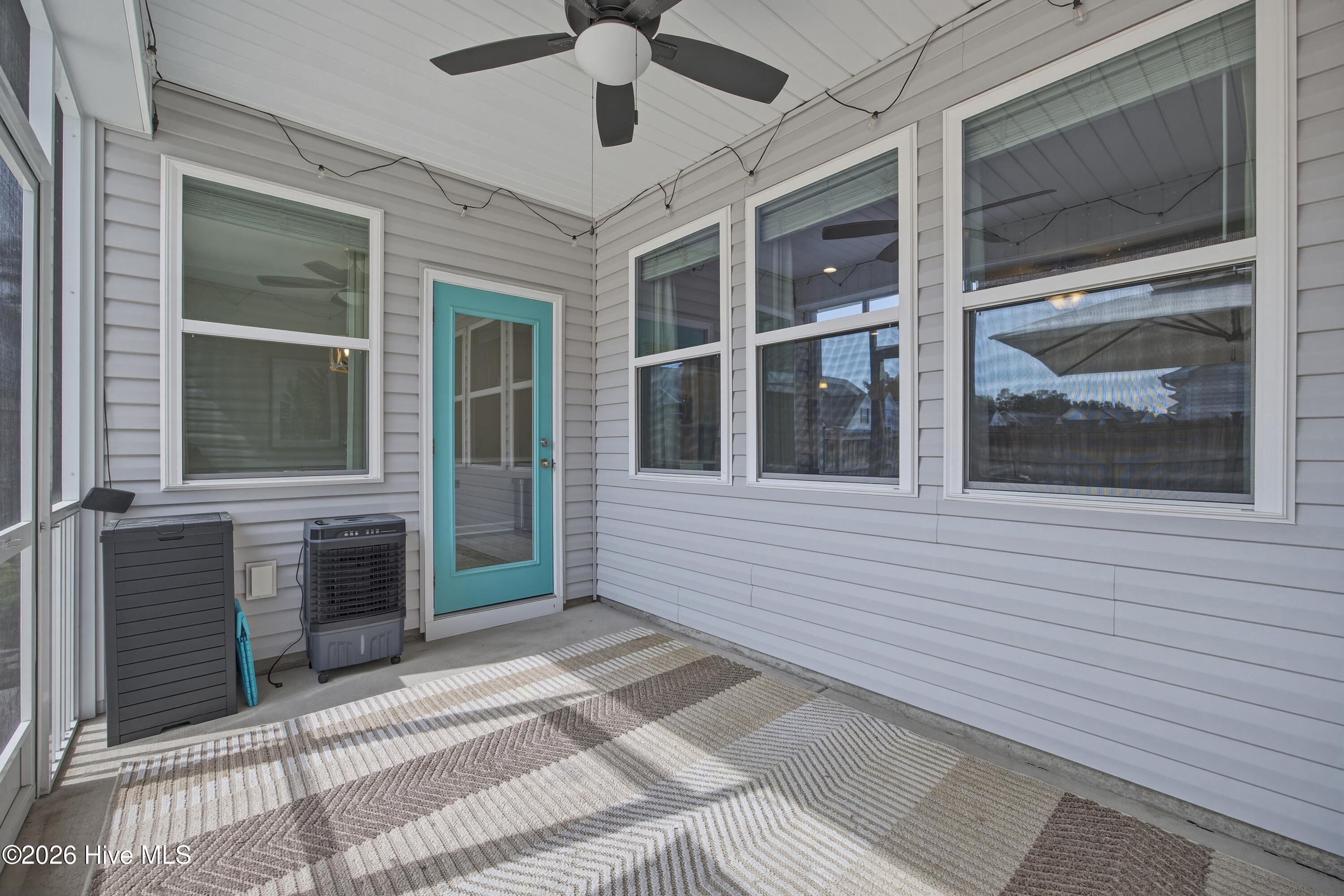 100563122 | Photo 49