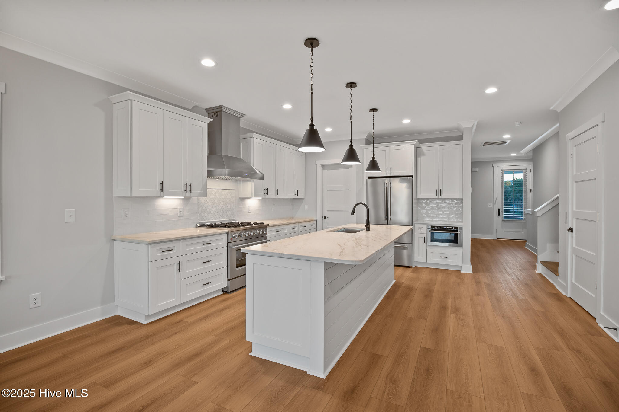 100545978 | Photo 14