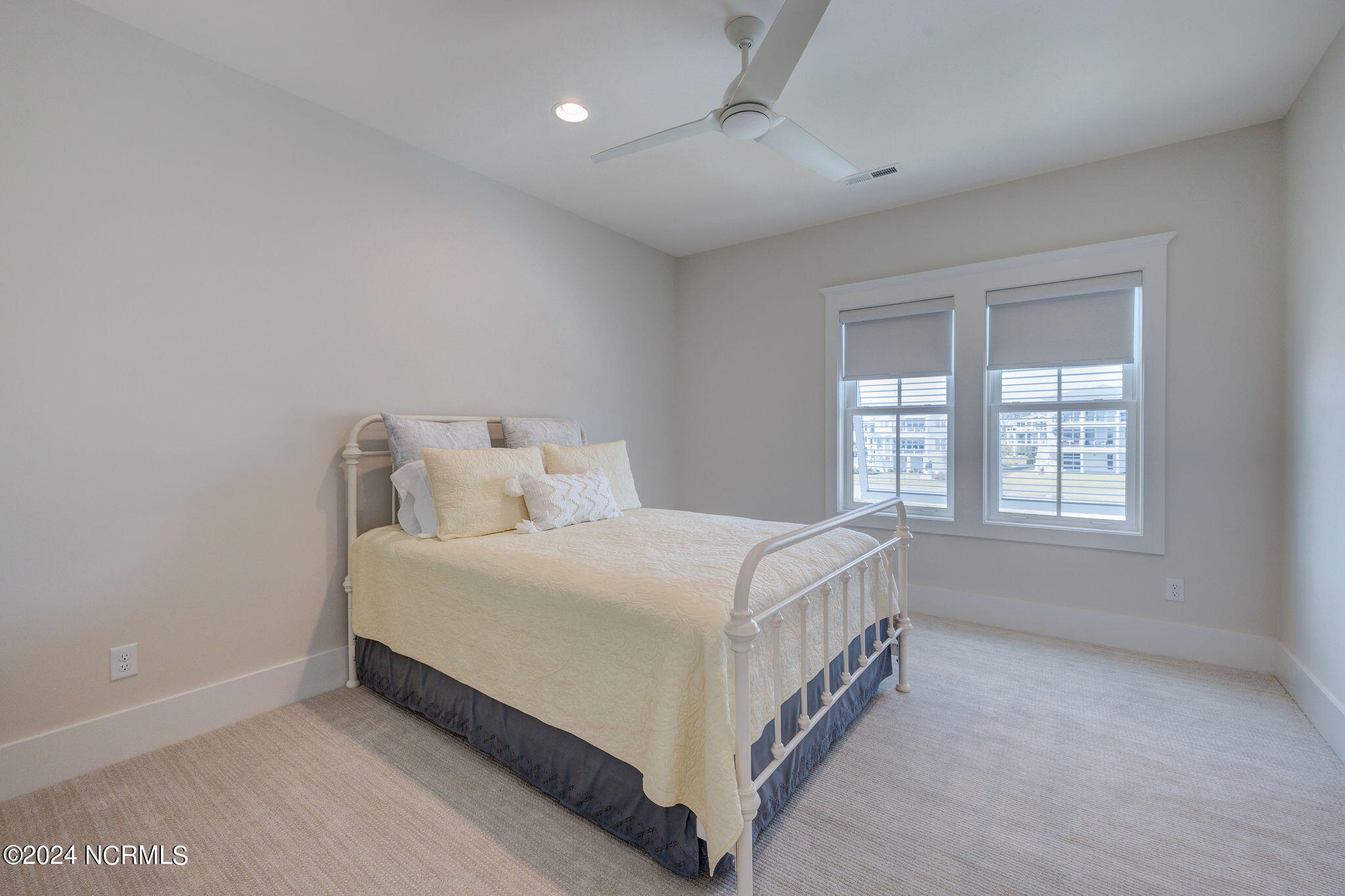 100547028 | Photo 51