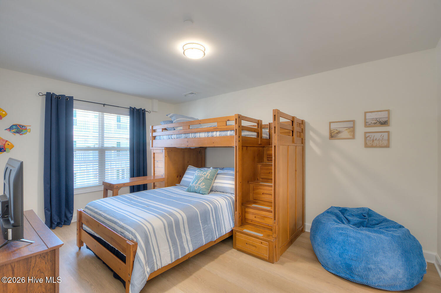 100566241 | Photo 22