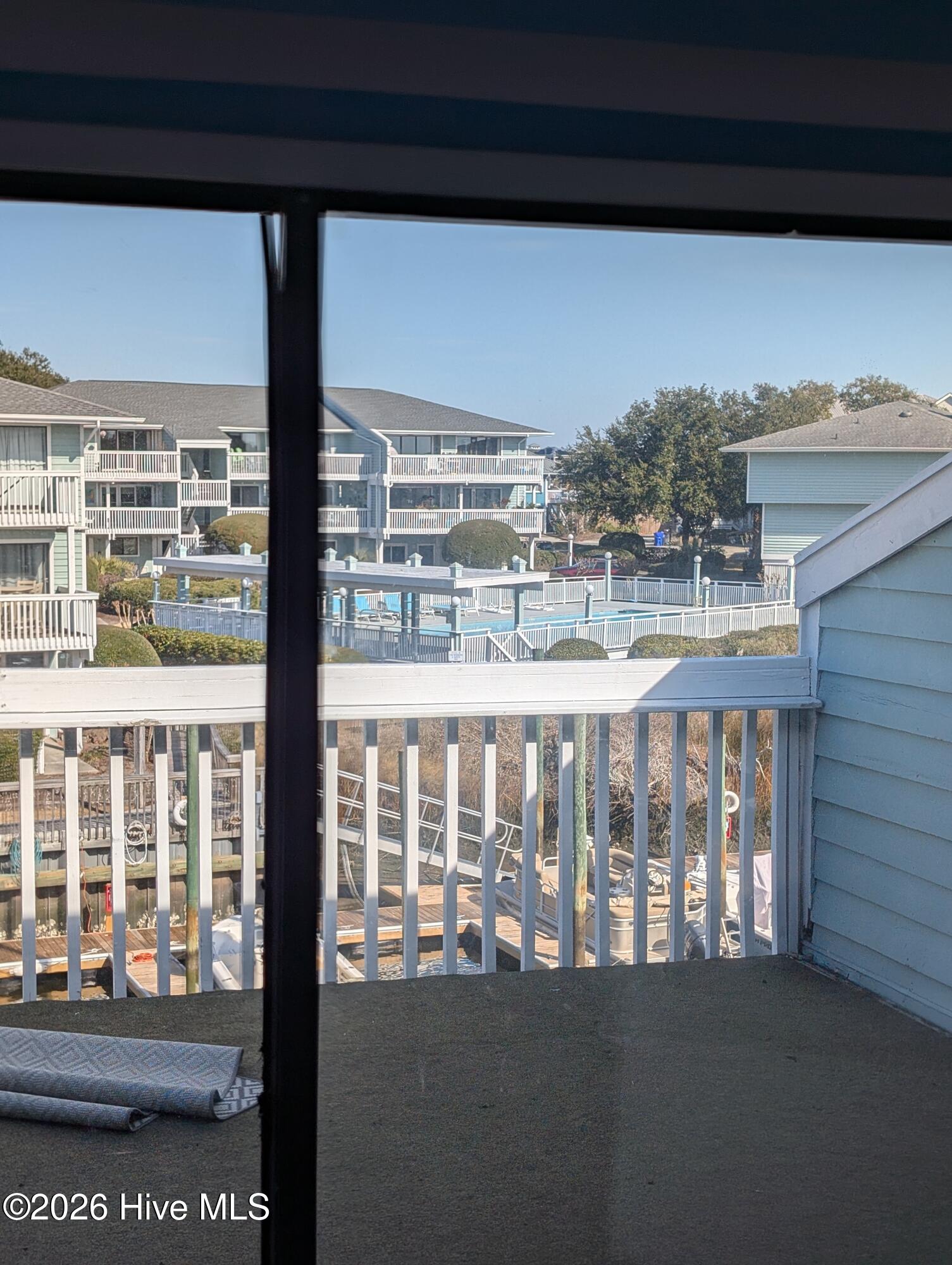 100562675 | Photo 15