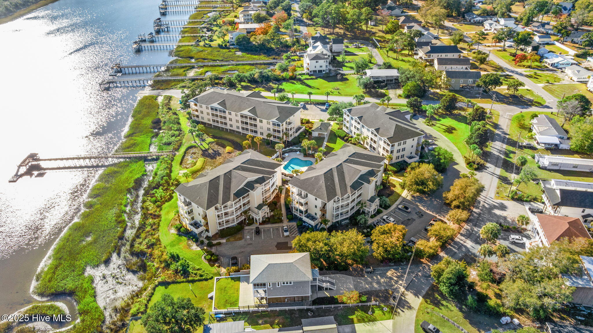 100542307 | Photo 30