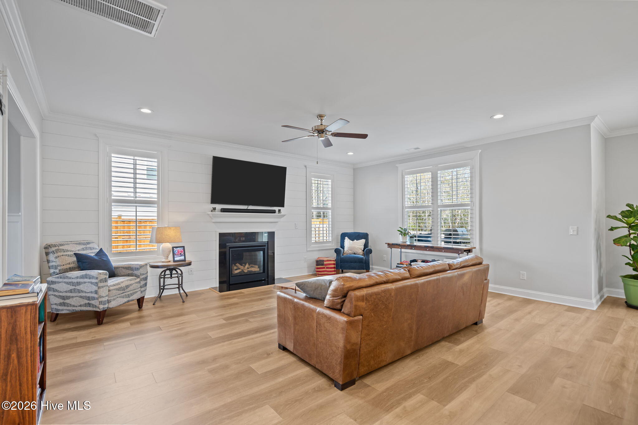 100562064 | Photo 11